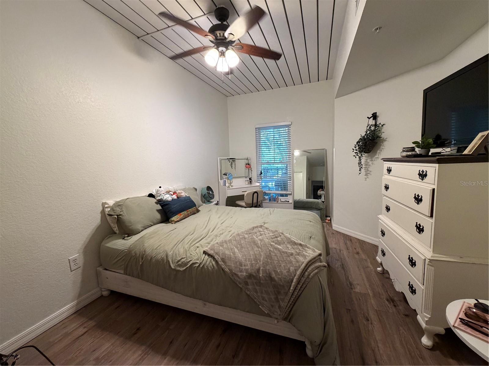 Image 21 of 23 For 2421 Horatio Street 817