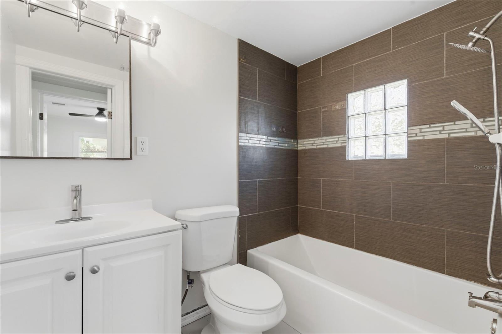 Image 17 of 33 For 3241 Laurel Ave