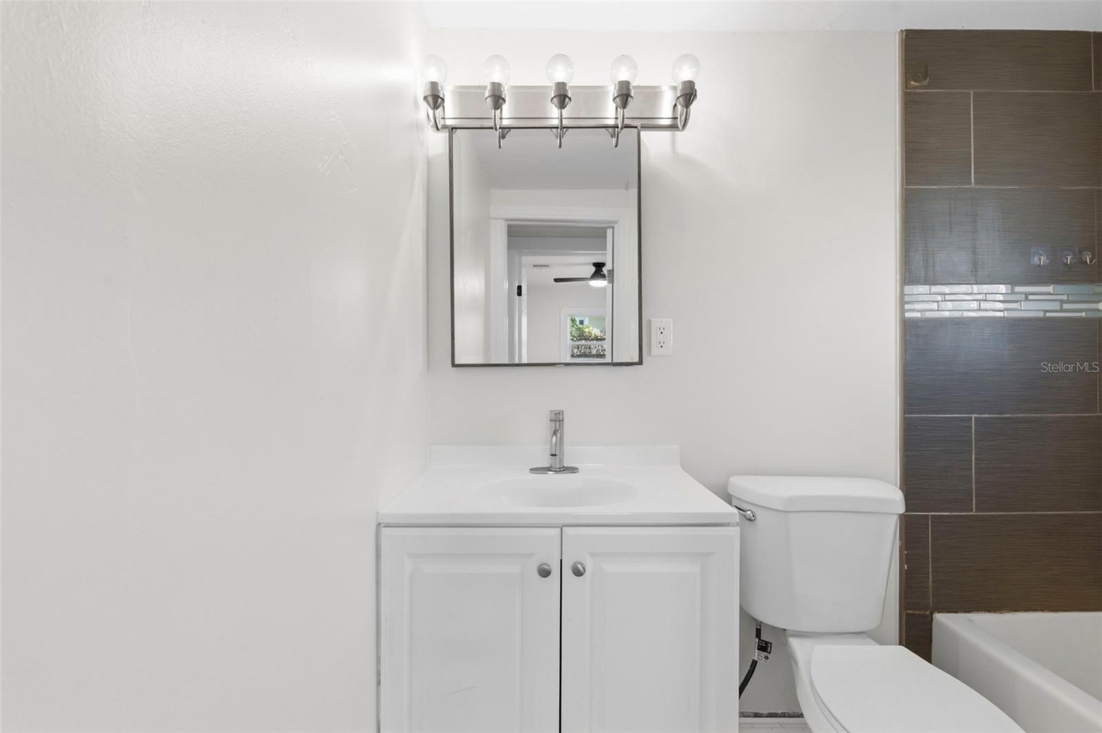 Image 18 of 33 For 3241 Laurel Ave