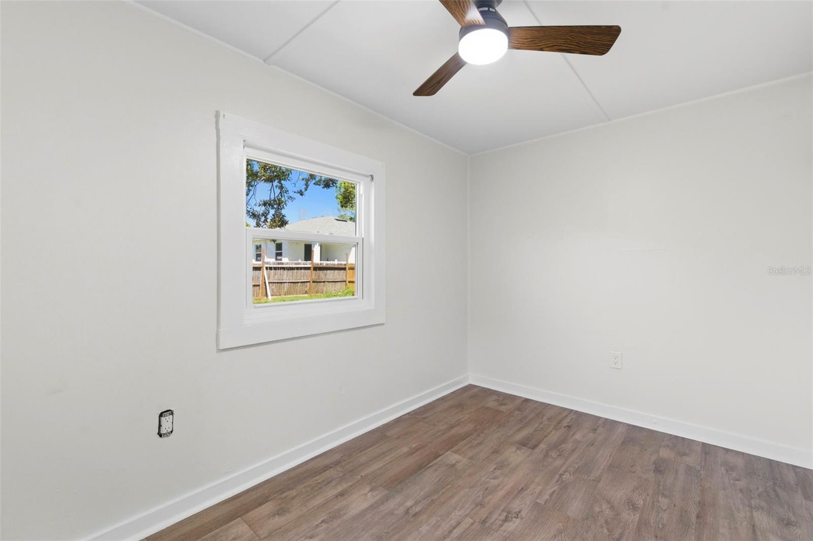 Image 21 of 33 For 3241 Laurel Ave