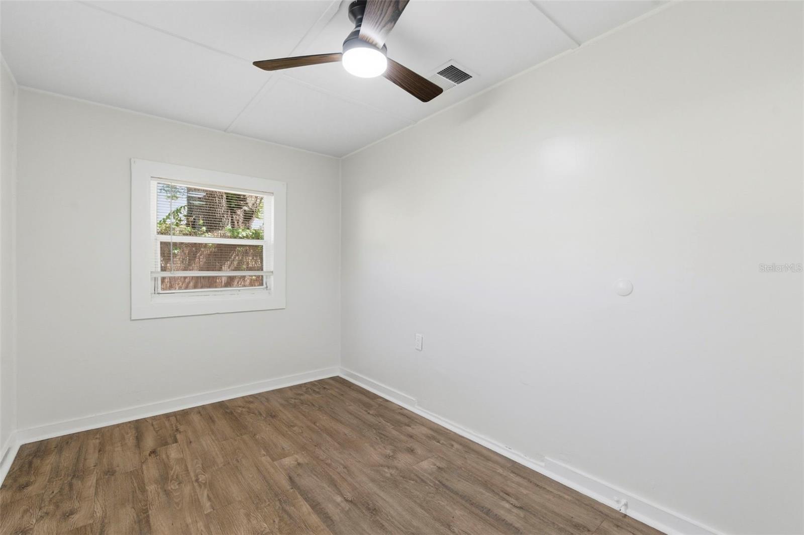 Image 23 of 33 For 3241 Laurel Ave