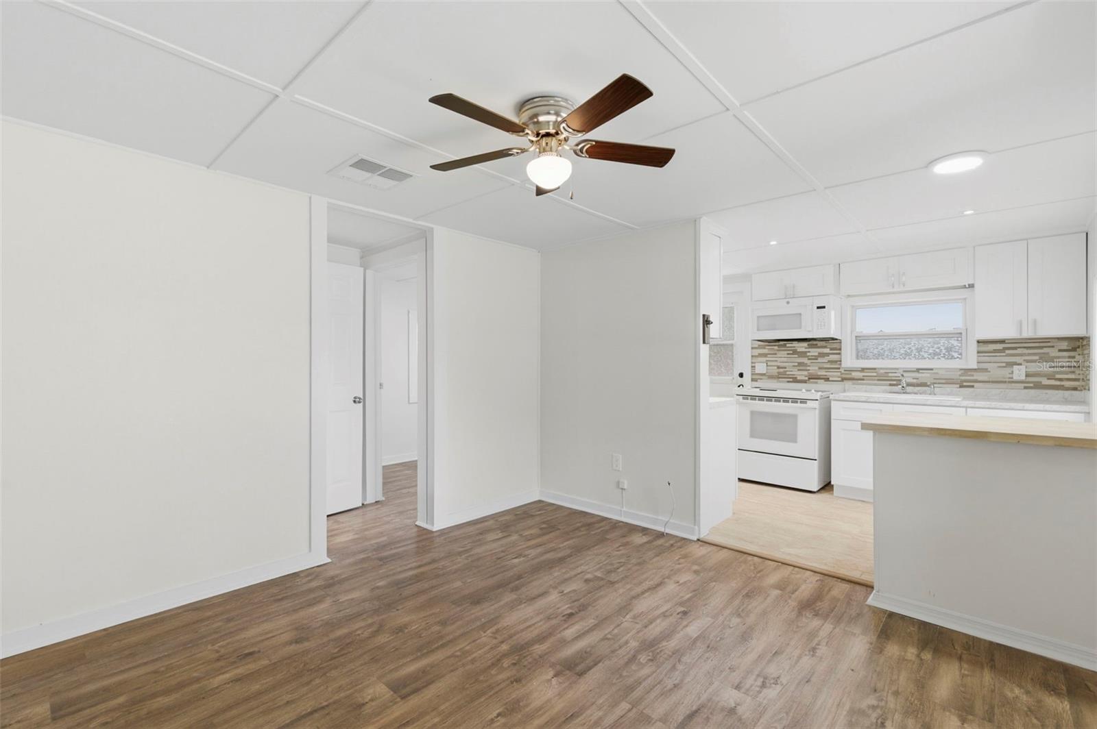 Image 4 of 33 For 3241 Laurel Ave