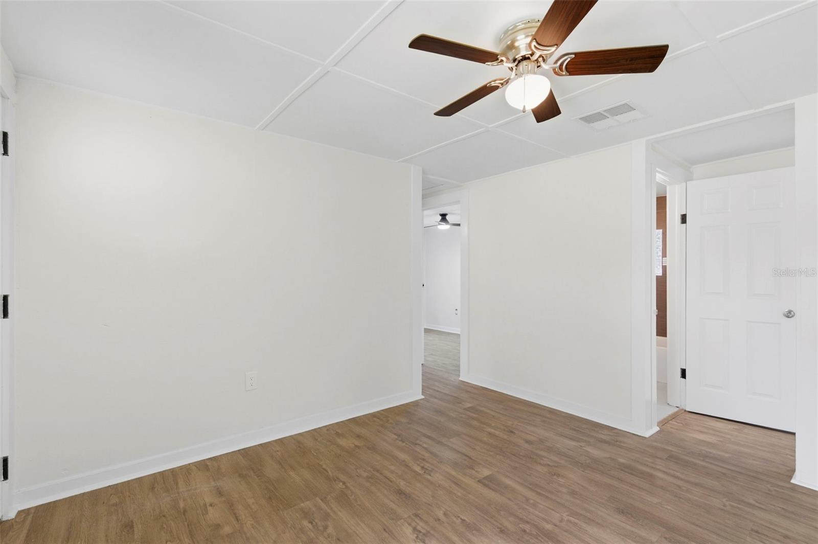 Image 7 of 33 For 3241 Laurel Ave