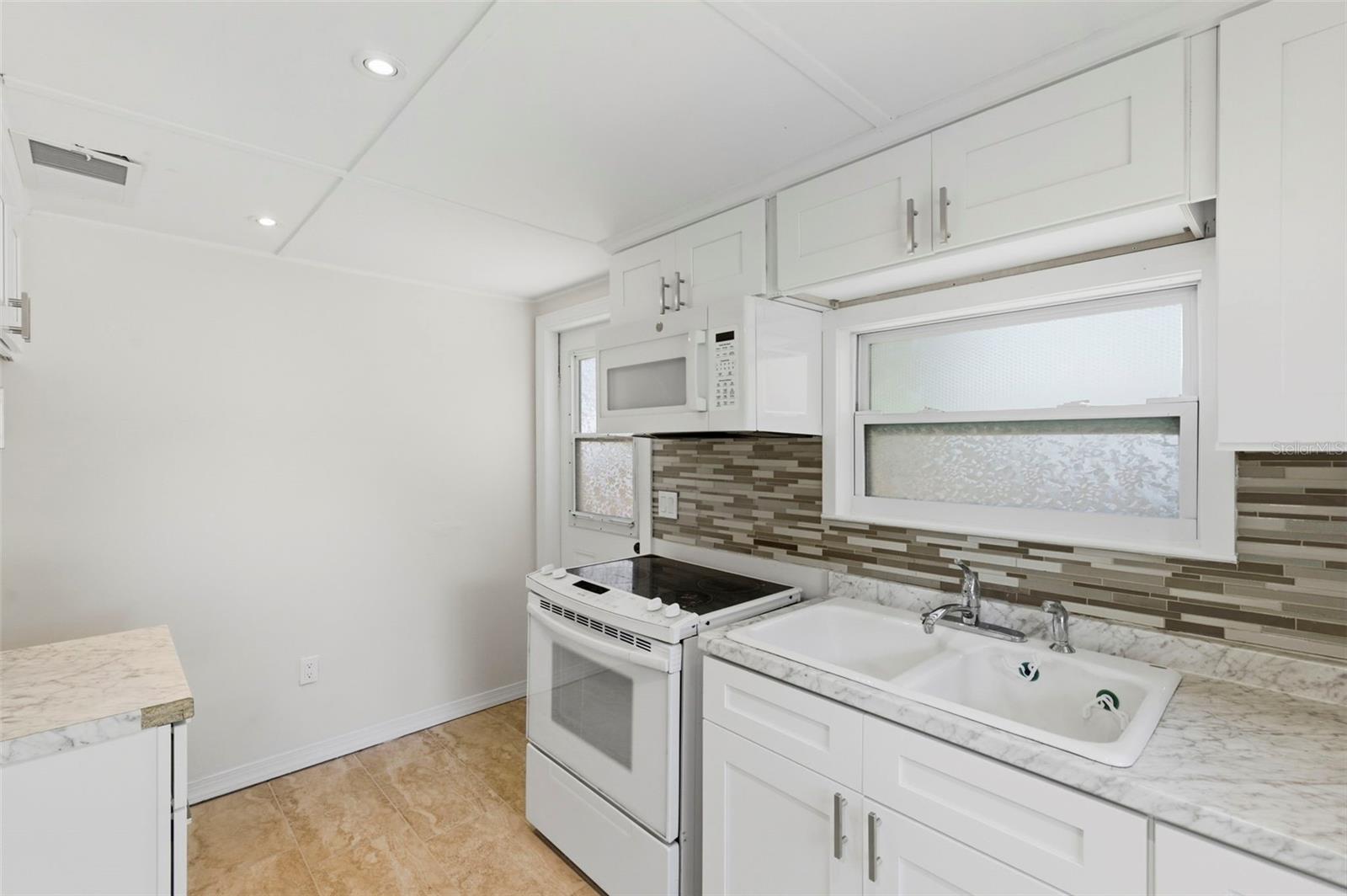 Image 9 of 33 For 3241 Laurel Ave