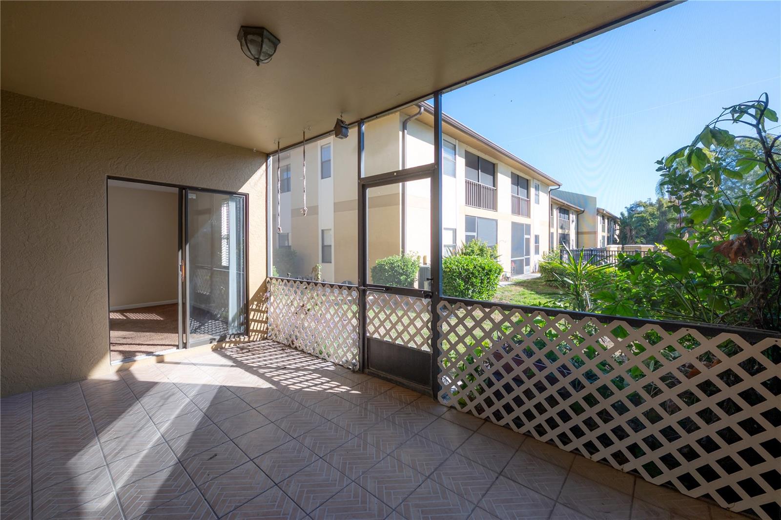 Image 23 of 41 For 12261 Sailwinds Drive 103