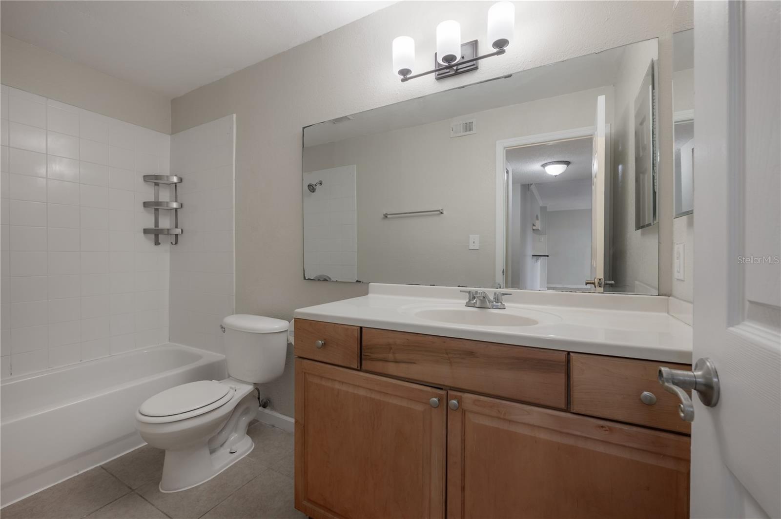 Image 28 of 41 For 12261 Sailwinds Drive 103