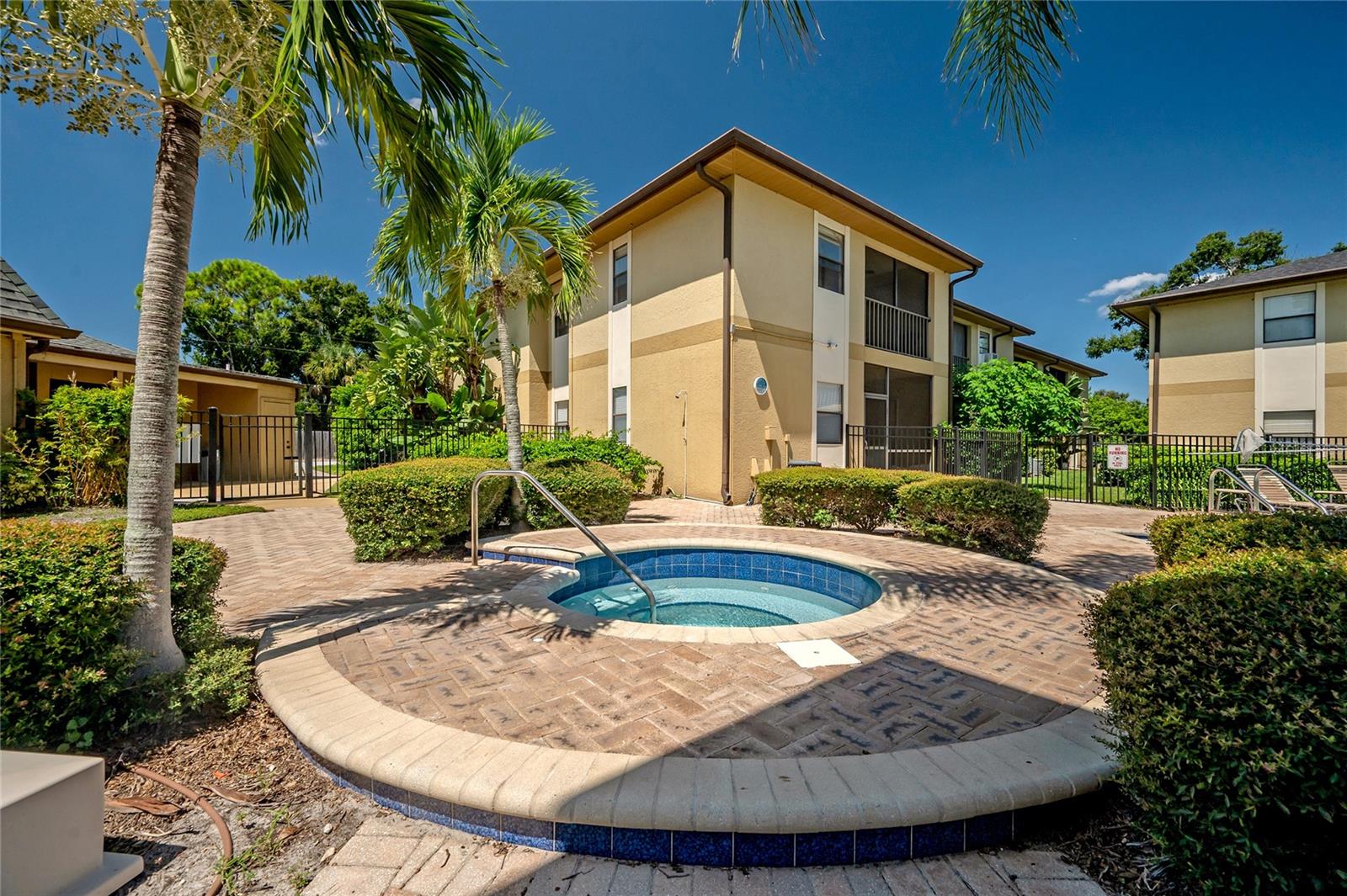 Image 38 of 41 For 12261 Sailwinds Drive 103