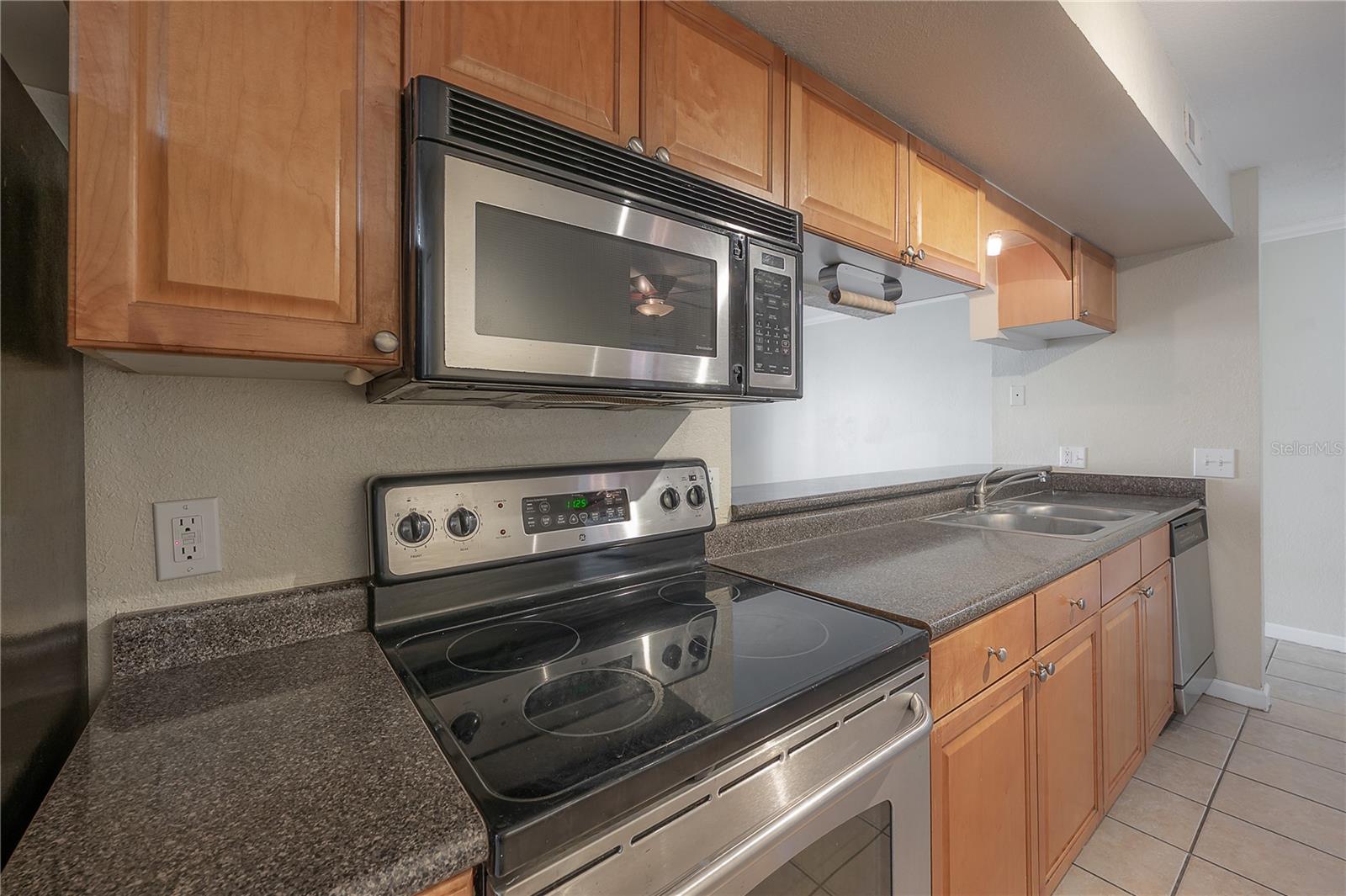 Image 9 of 41 For 12261 Sailwinds Drive 103