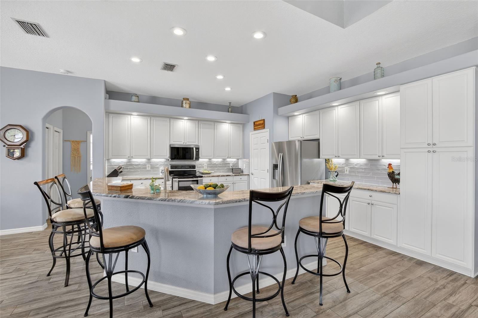 Image 11 of 93 For 3615 Gaviota Drive