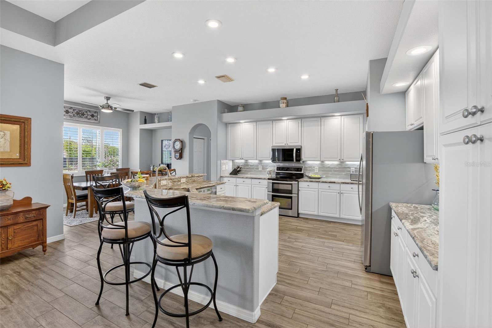 Image 12 of 93 For 3615 Gaviota Drive