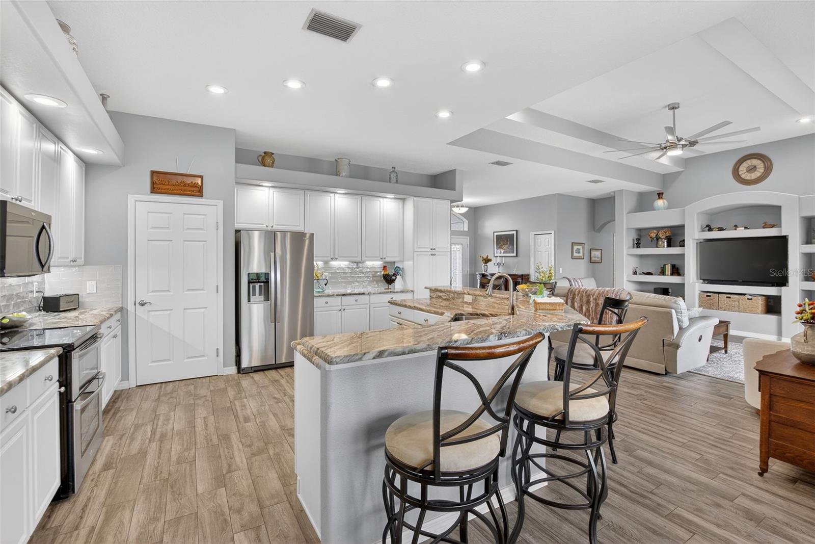 Image 14 of 93 For 3615 Gaviota Drive