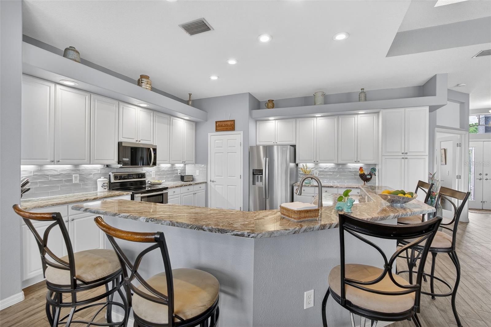 Image 15 of 93 For 3615 Gaviota Drive