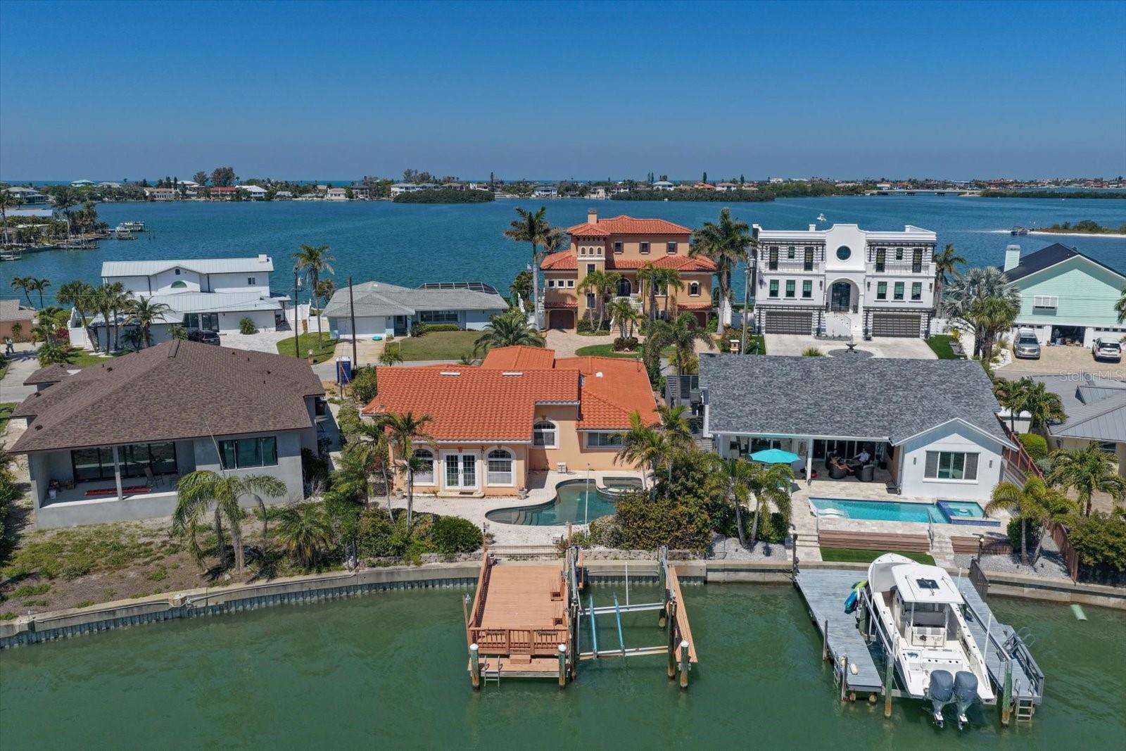 Image 12 of 53 For 483 Harbor Drive N