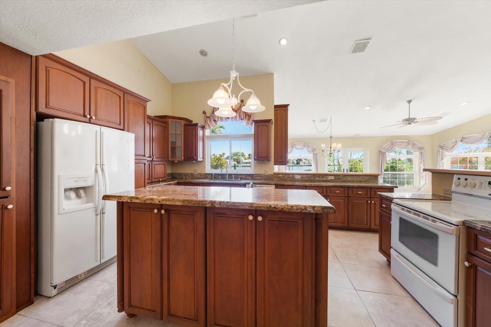 Image 14 of 53 For 483 Harbor Drive N