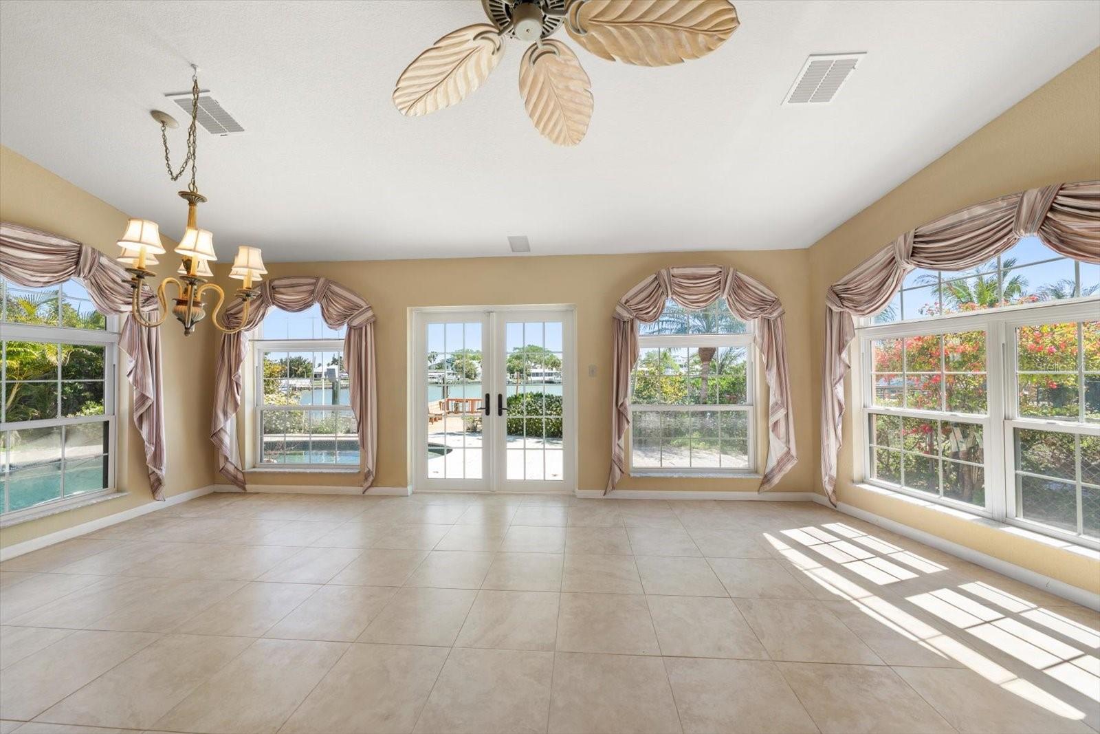 Image 17 of 53 For 483 Harbor Drive N