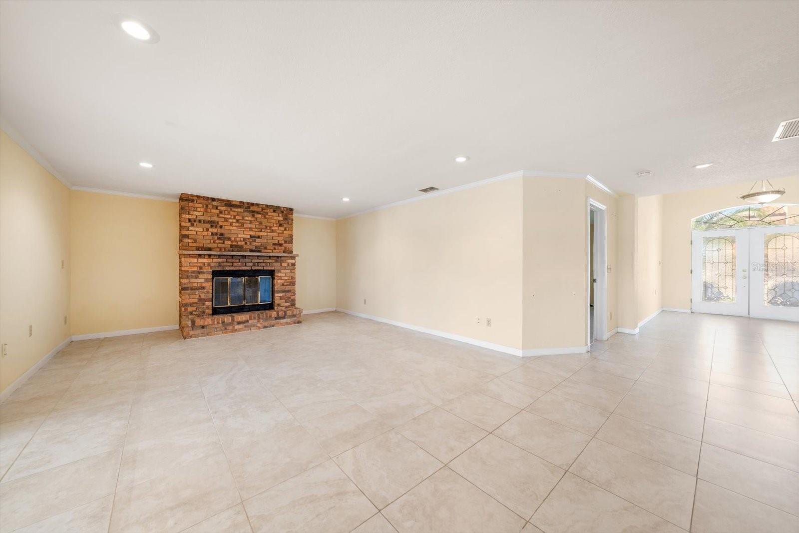 Image 21 of 53 For 483 Harbor Drive N