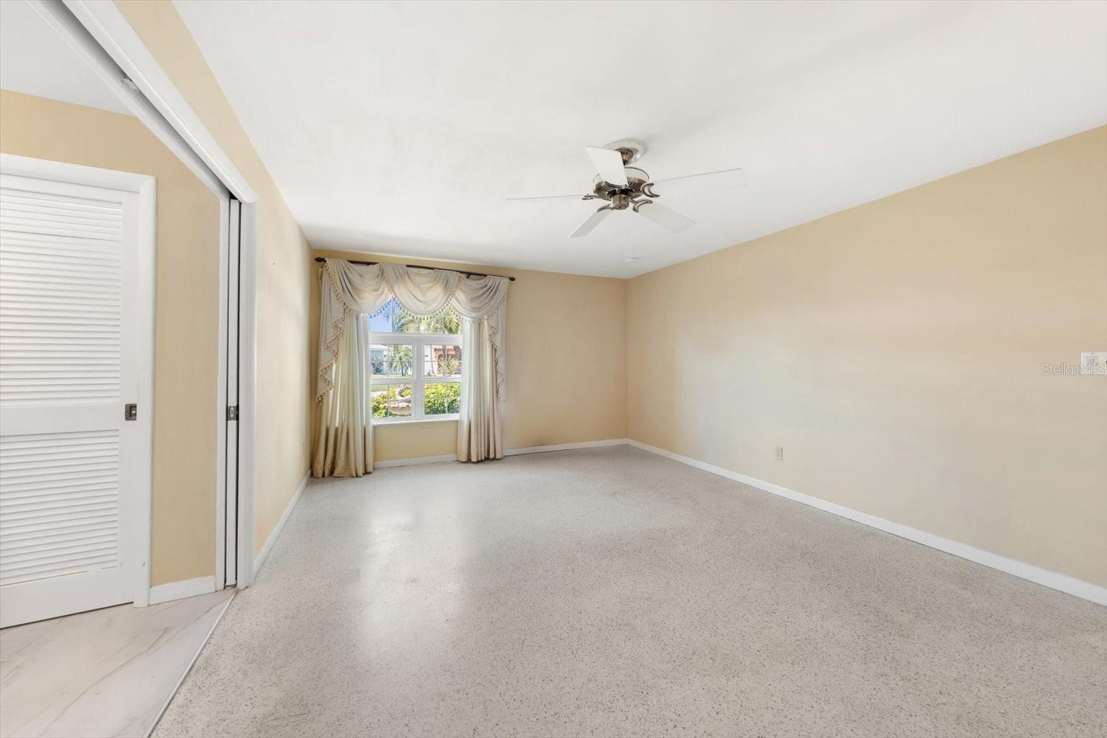 Image 24 of 53 For 483 Harbor Drive N