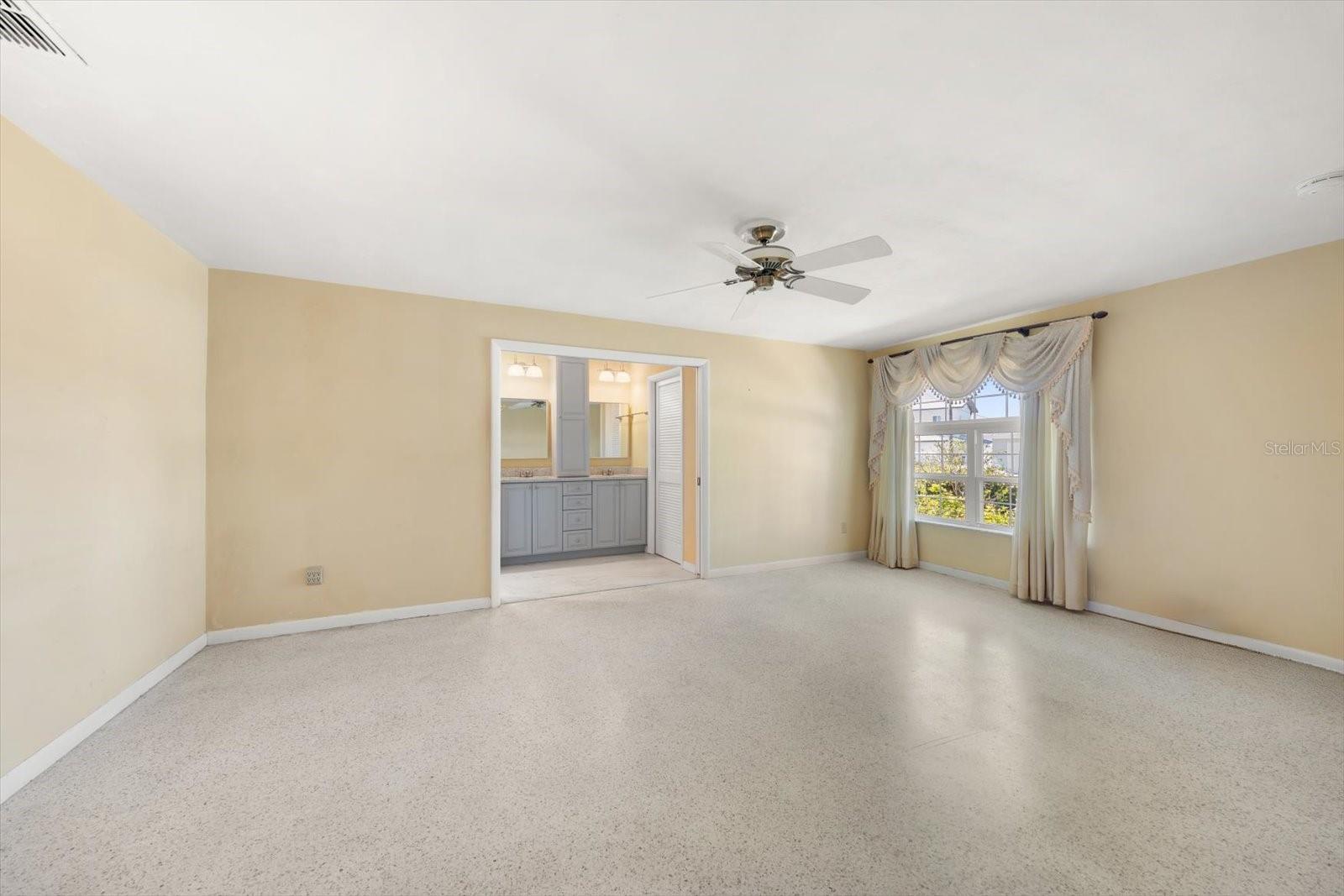 Image 27 of 53 For 483 Harbor Drive N