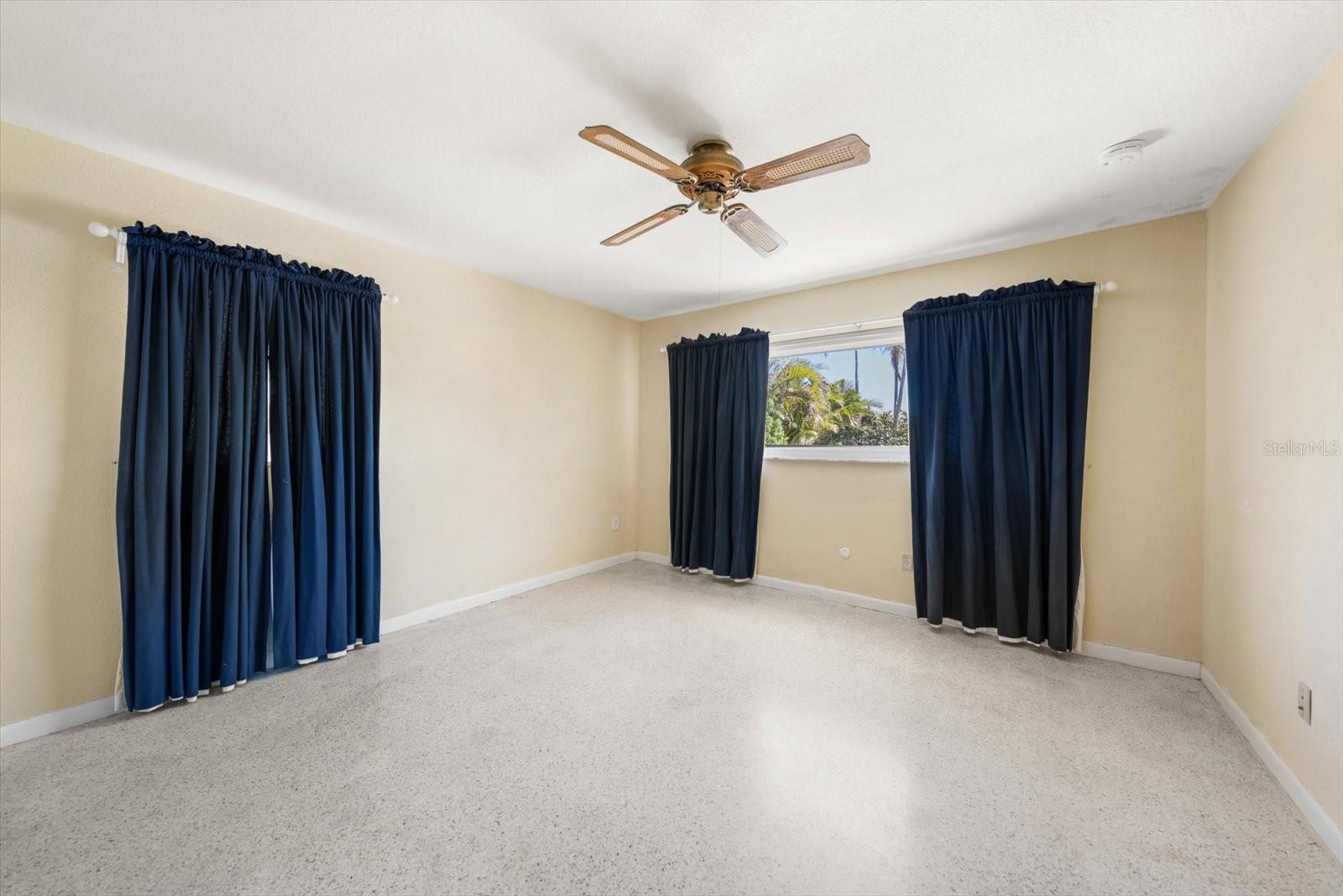 Image 34 of 53 For 483 Harbor Drive N