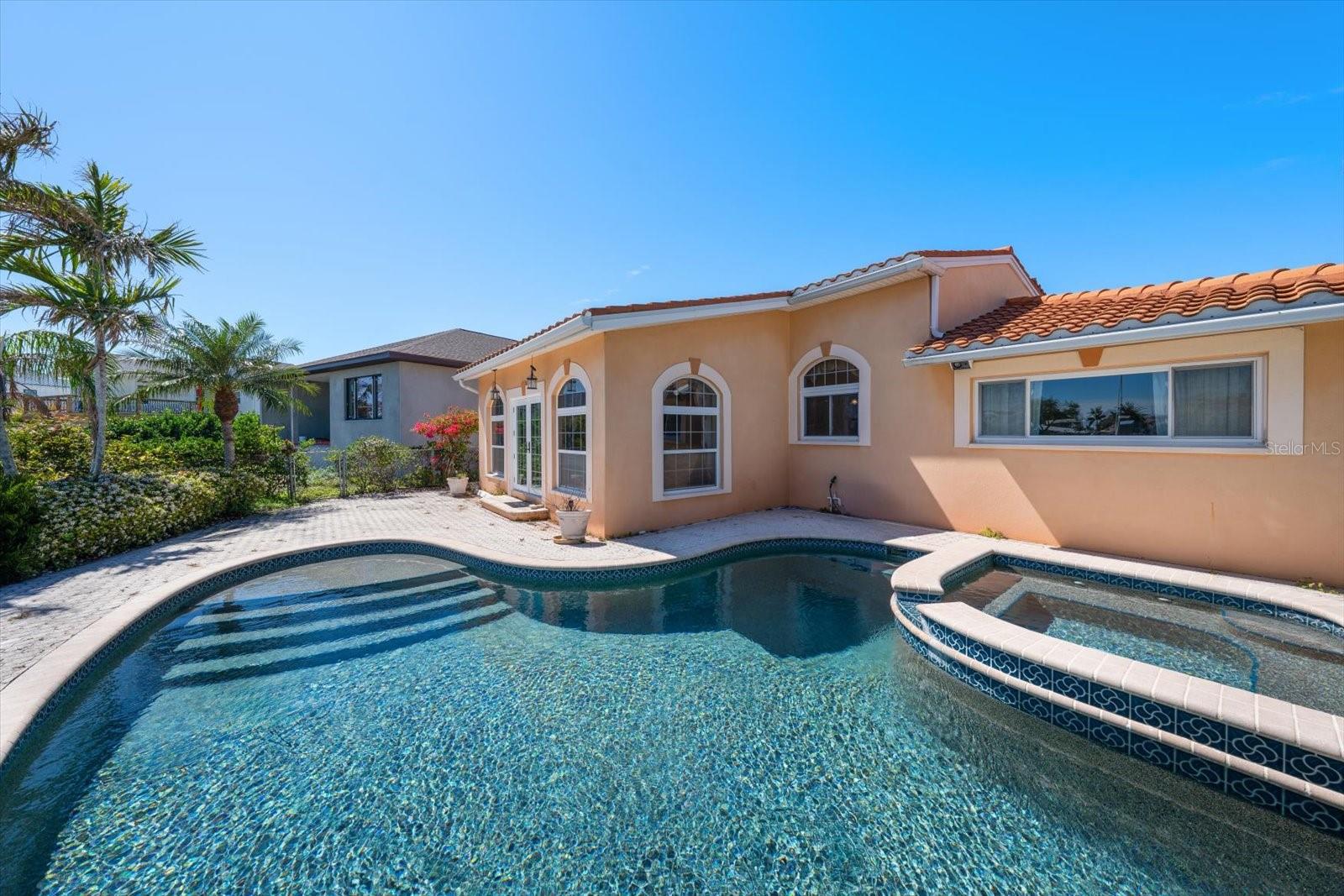 Image 7 of 53 For 483 Harbor Drive N