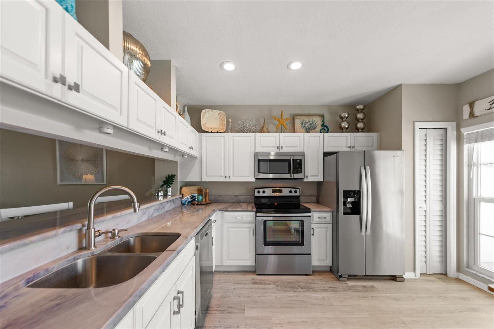 Image 7 of 41 For 11510 Shipwatch Drive 1373