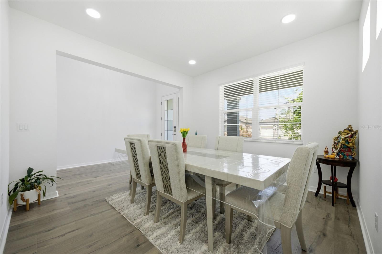 Listing photo id 8 for 7792 Notched Pine Bend