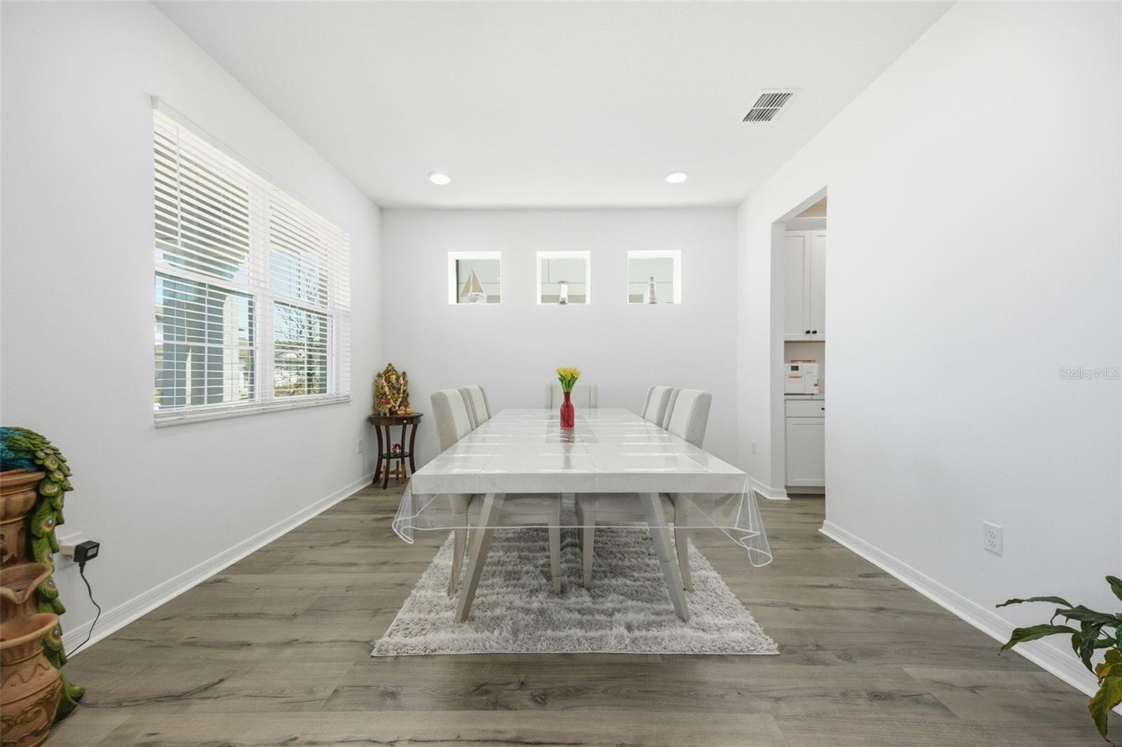 Listing photo id 9 for 7792 Notched Pine Bend