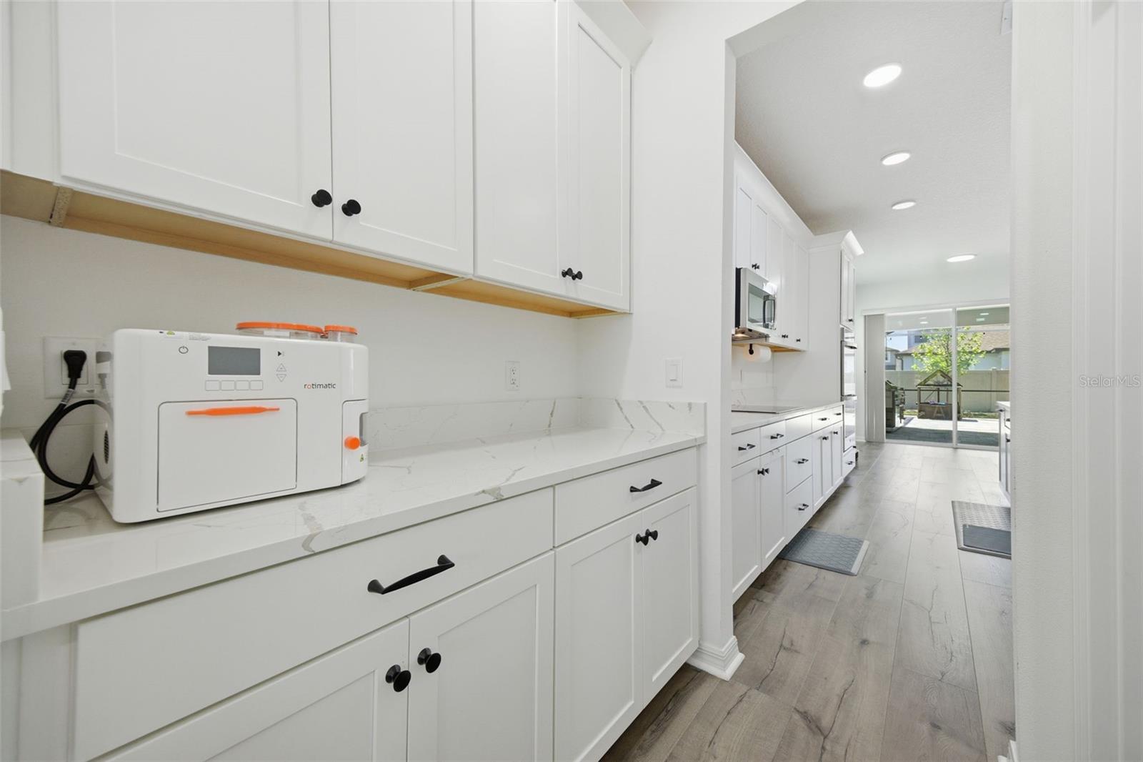 Listing photo id 10 for 7792 Notched Pine Bend