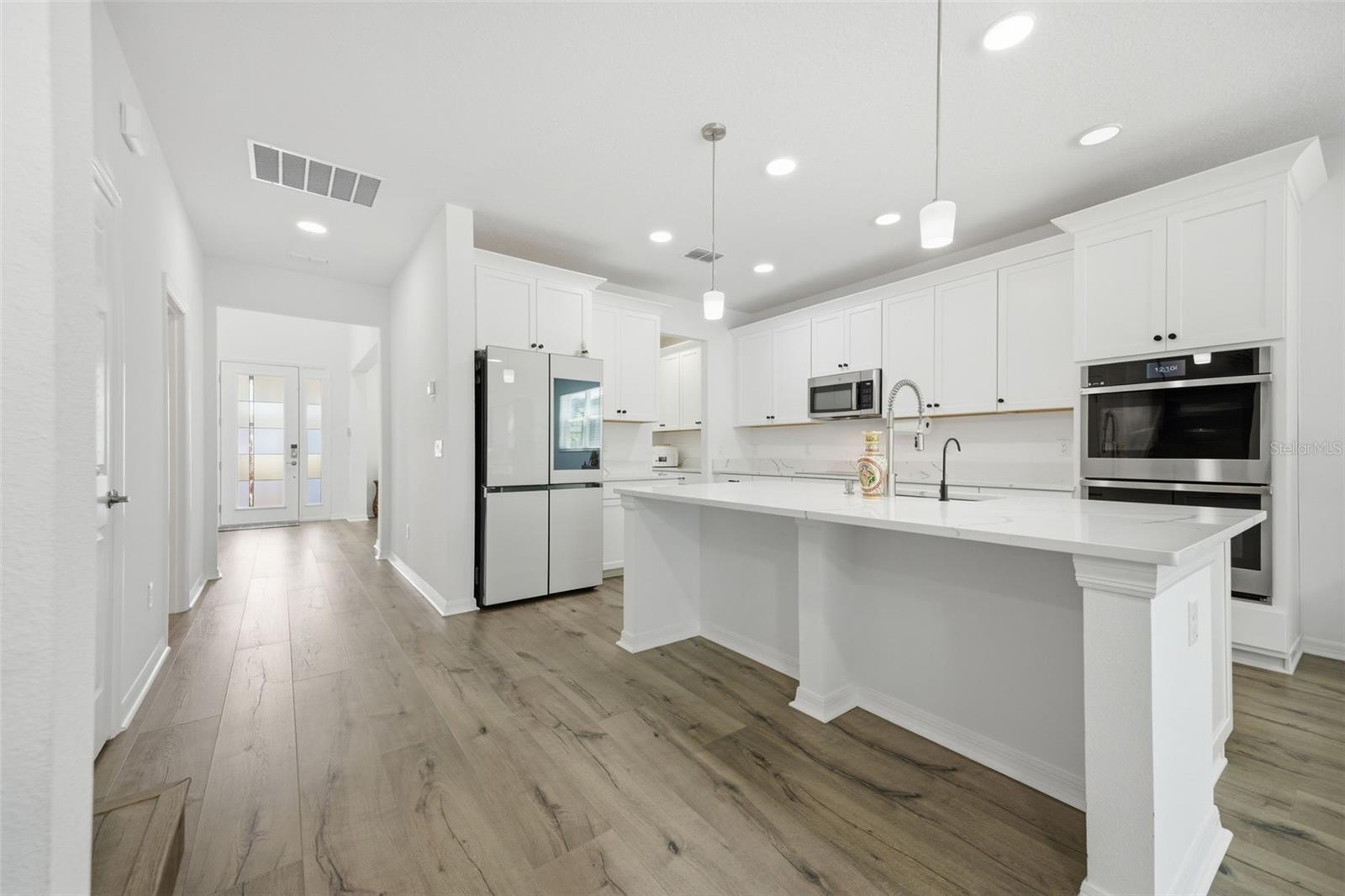 Listing photo id 15 for 7792 Notched Pine Bend