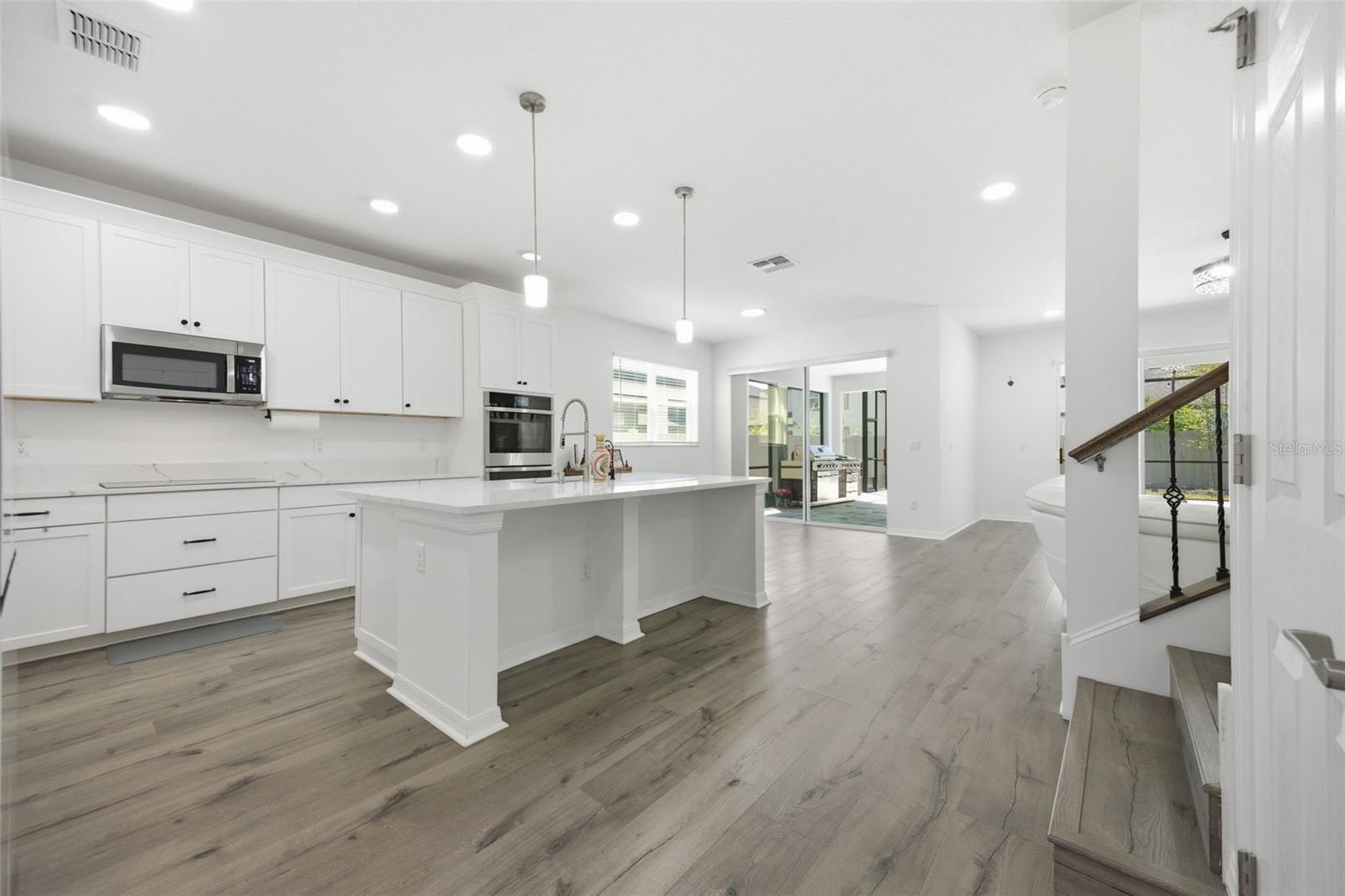 Listing photo id 16 for 7792 Notched Pine Bend