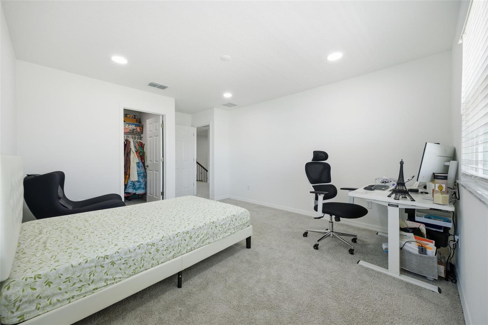 Listing photo id 38 for 7792 Notched Pine Bend