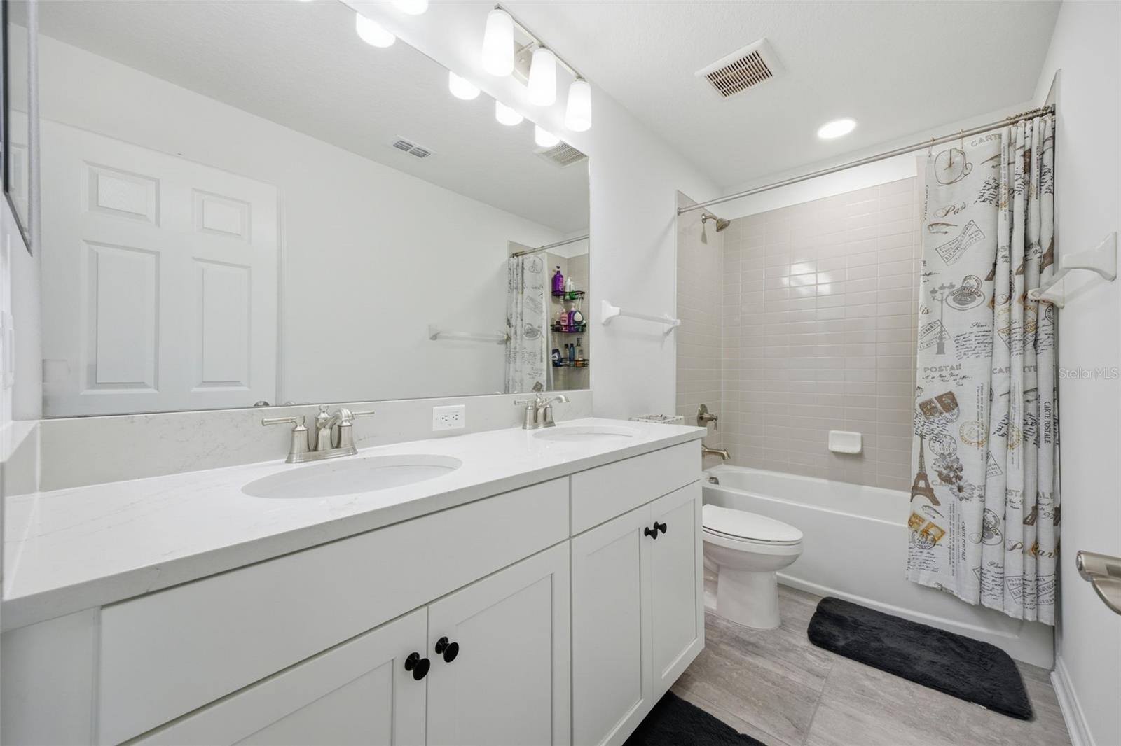 Listing photo id 43 for 7792 Notched Pine Bend