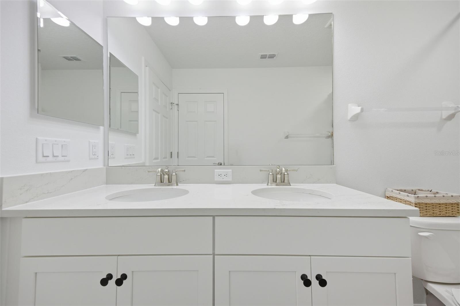 Listing photo id 44 for 7792 Notched Pine Bend