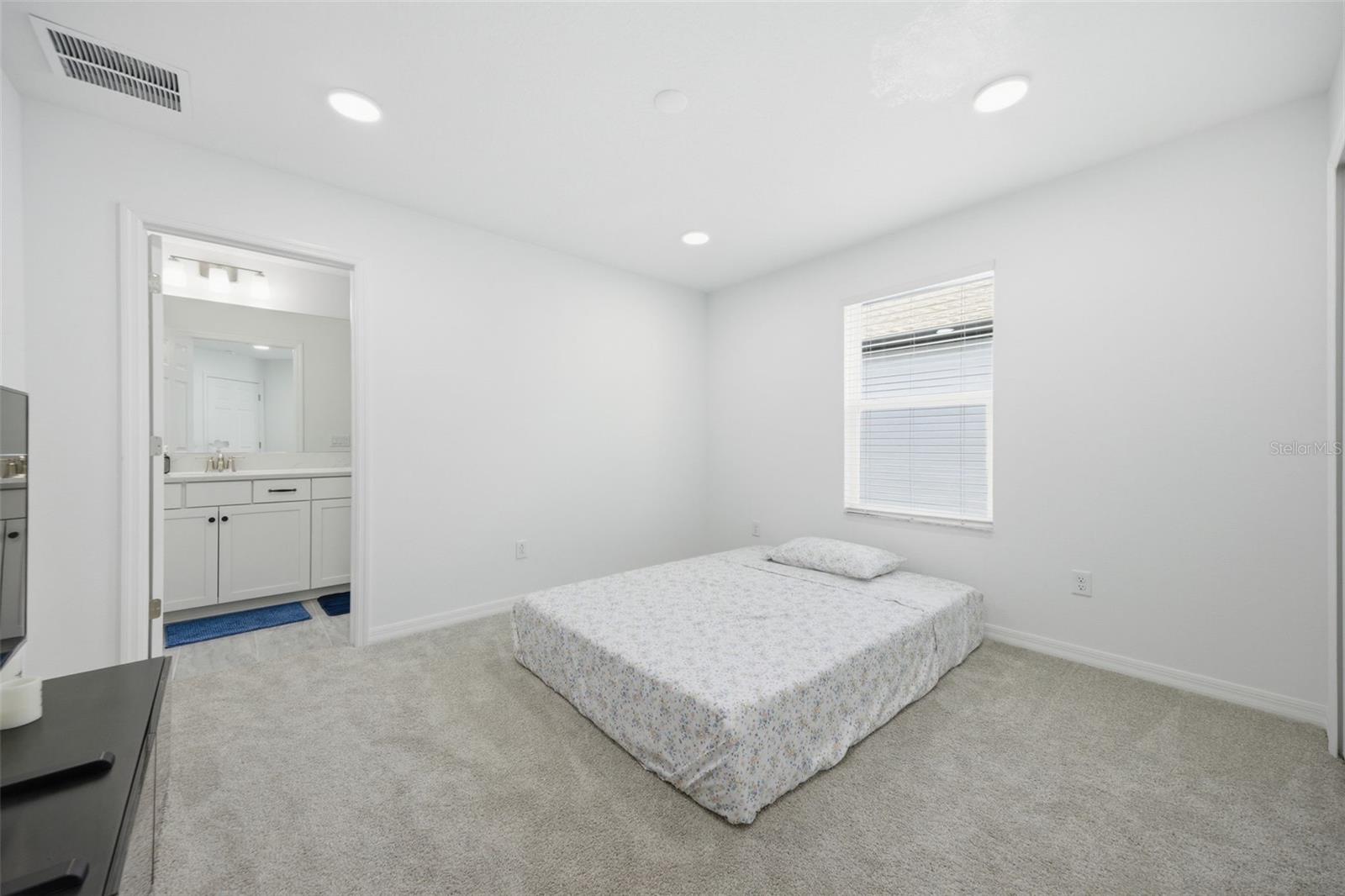 Listing photo id 45 for 7792 Notched Pine Bend