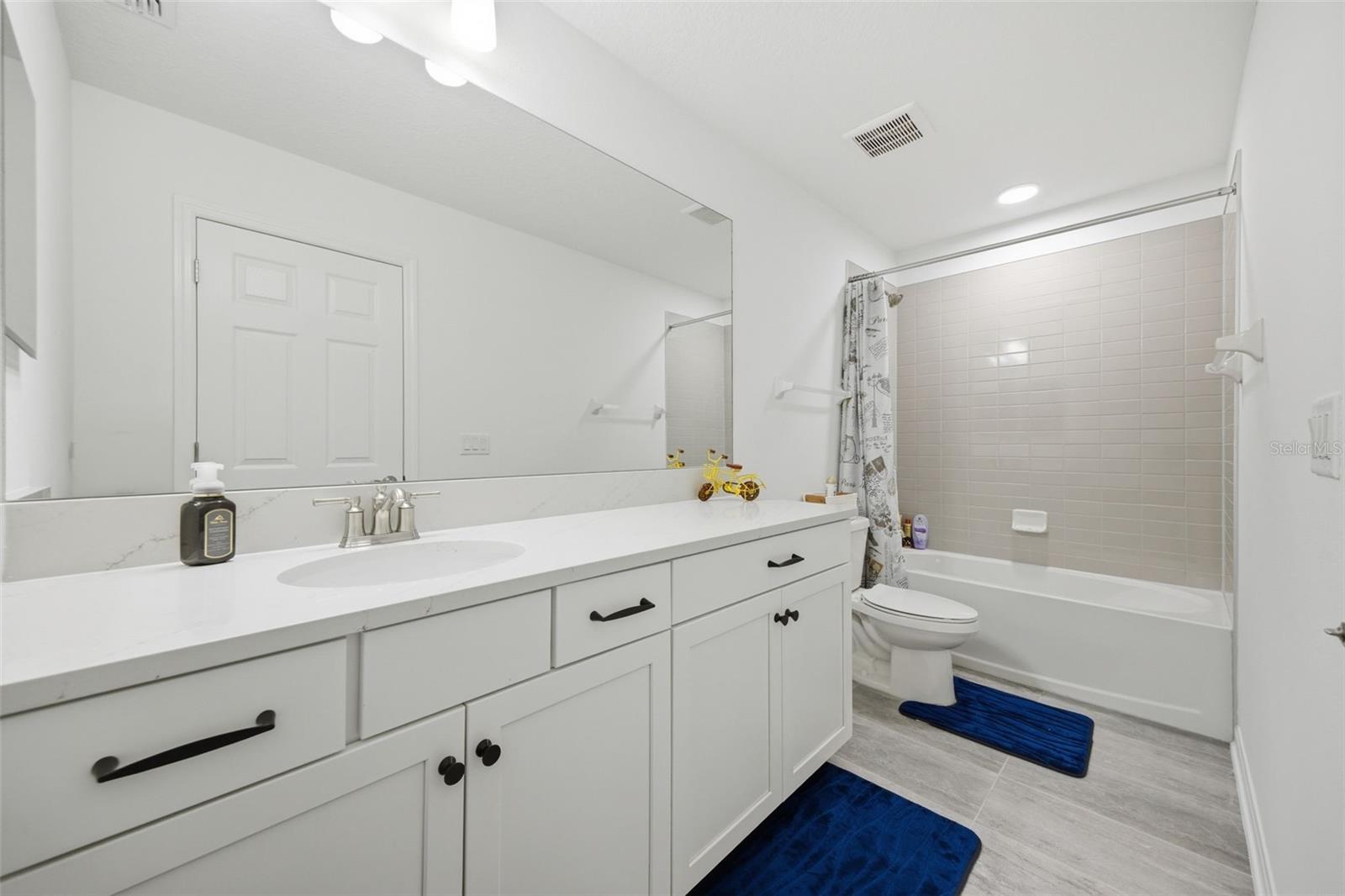 Listing photo id 47 for 7792 Notched Pine Bend