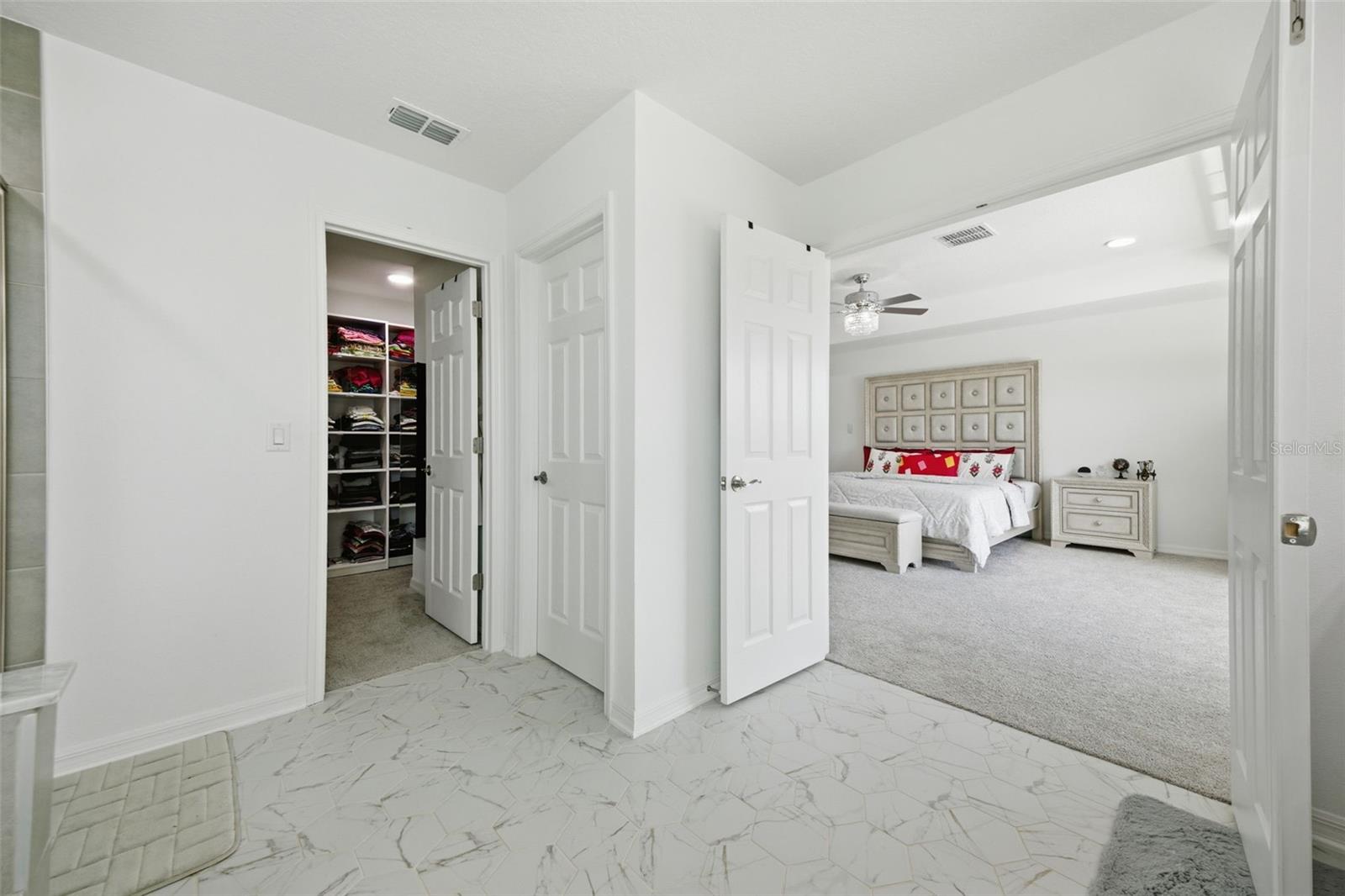 Listing photo id 49 for 7792 Notched Pine Bend