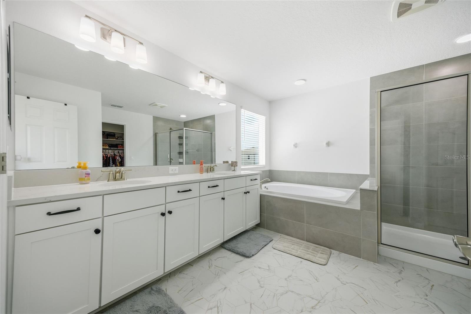 Listing photo id 53 for 7792 Notched Pine Bend