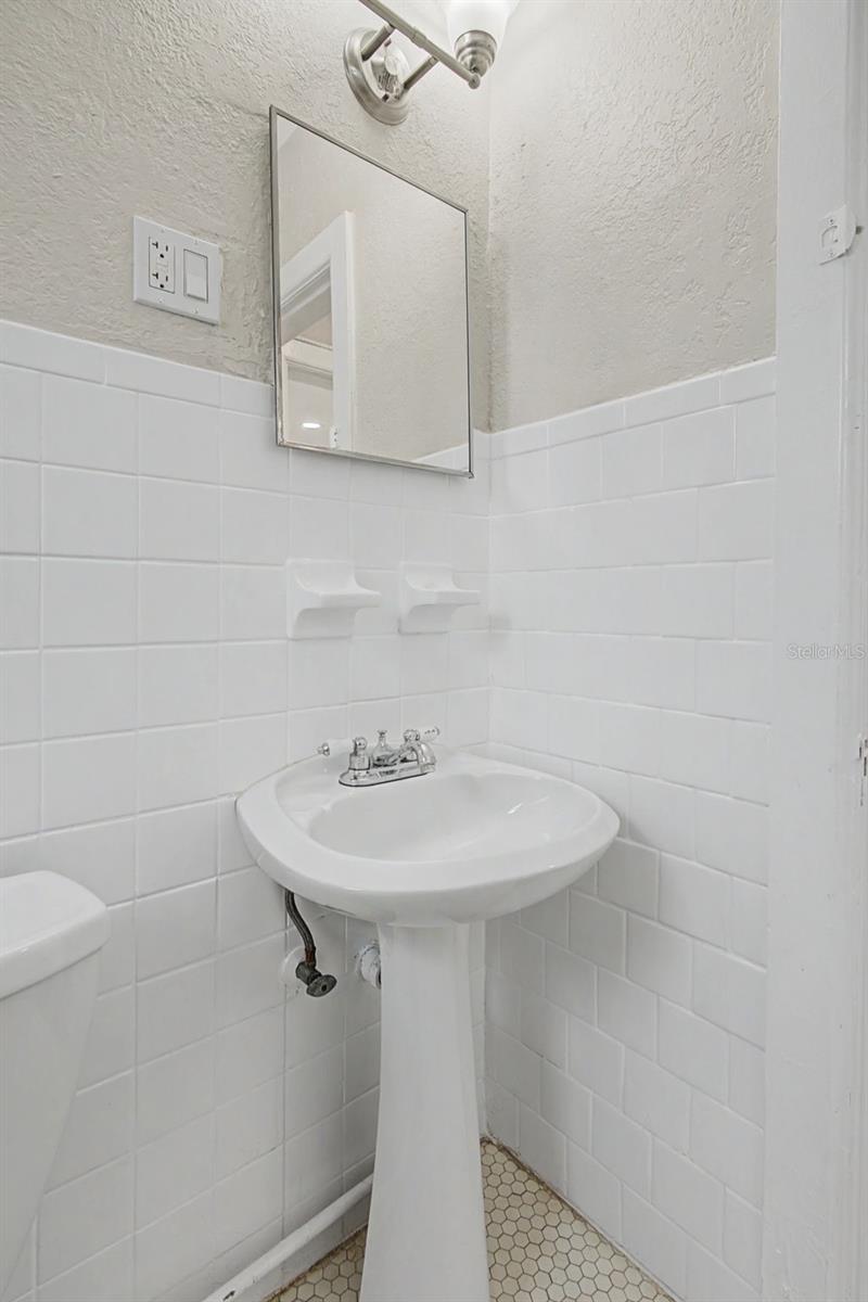 Image 14 of 17 For 517 Columbia Drive 20