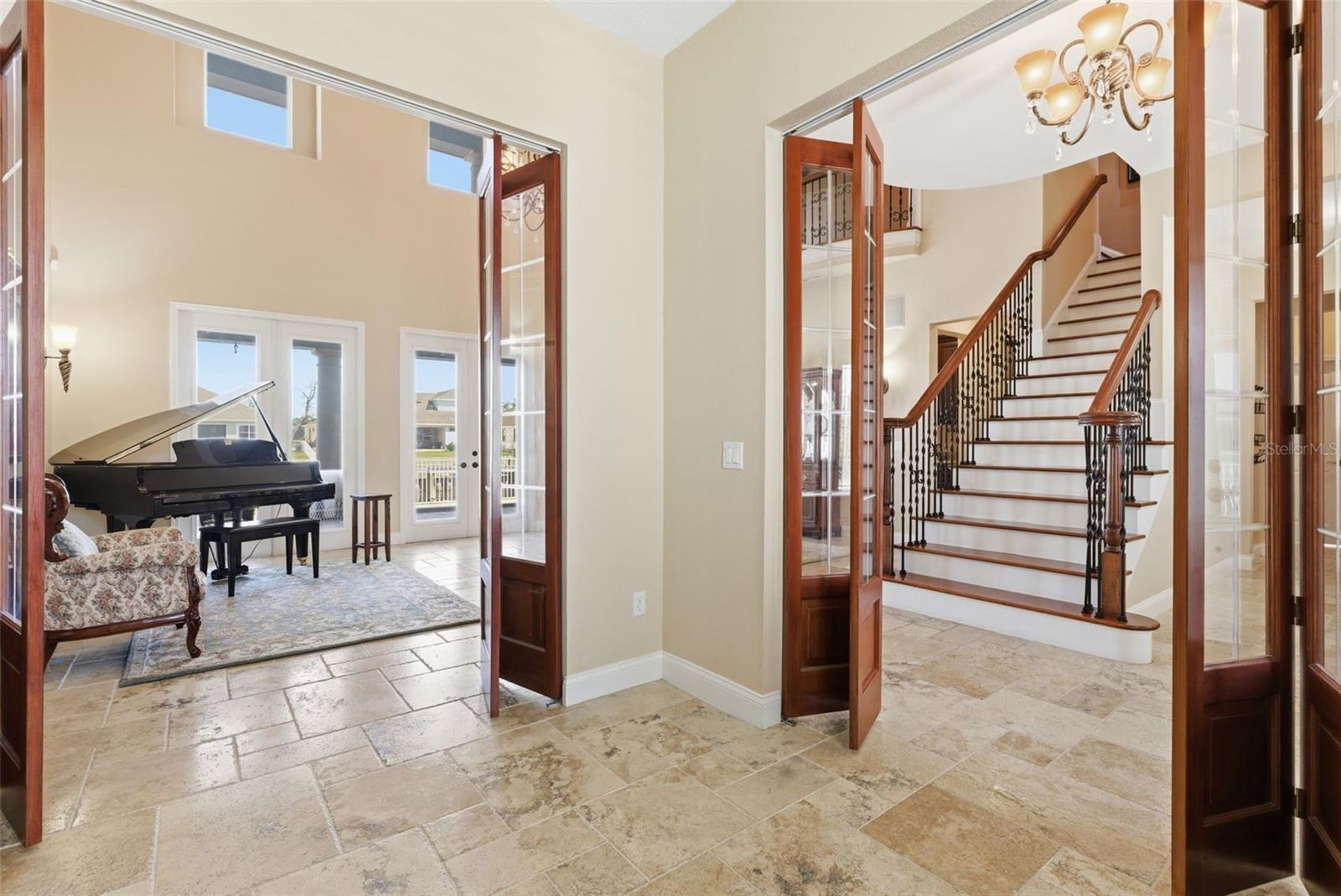 Image 16 of 92 For 715 Islebay Drive