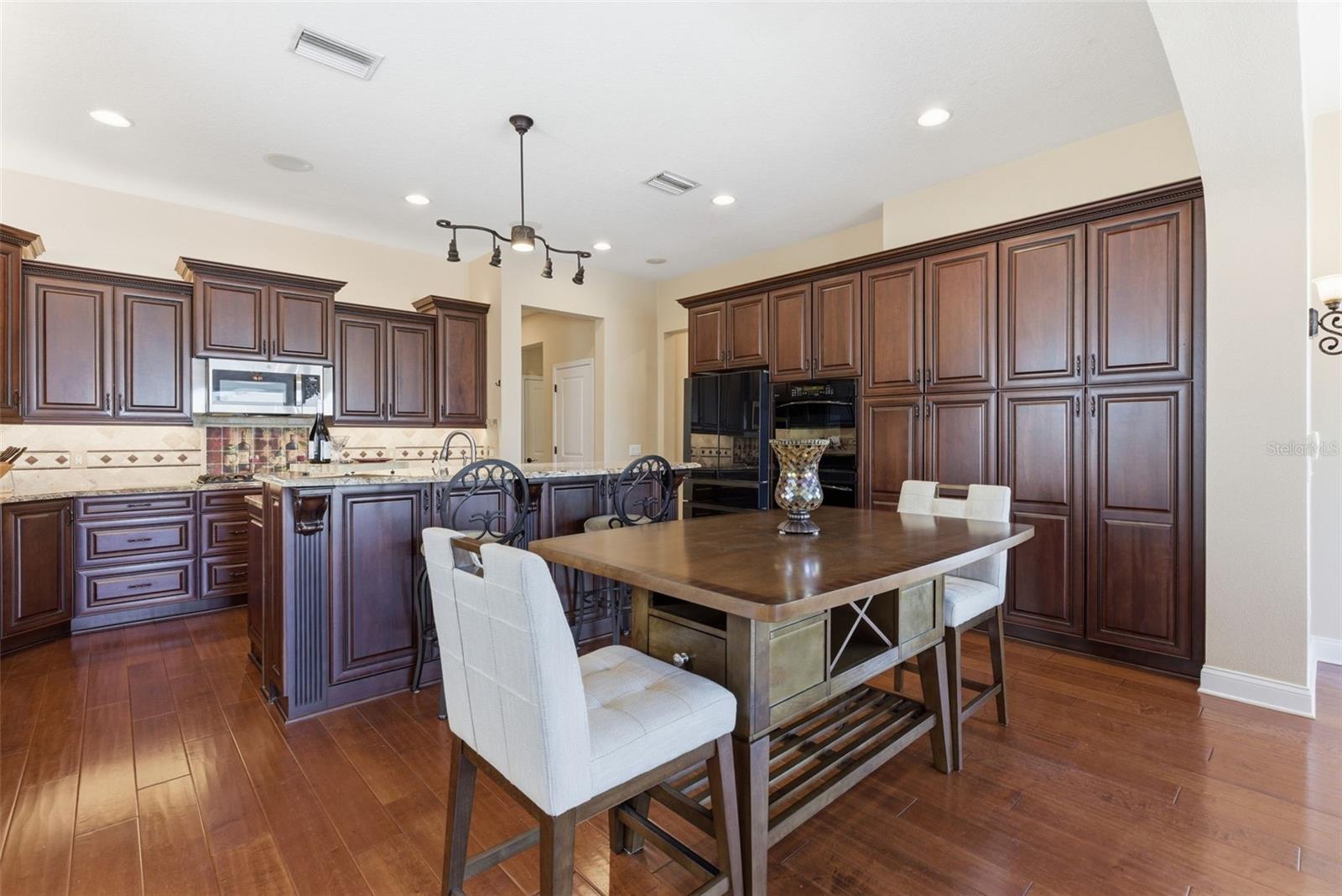 Image 29 of 92 For 715 Islebay Drive