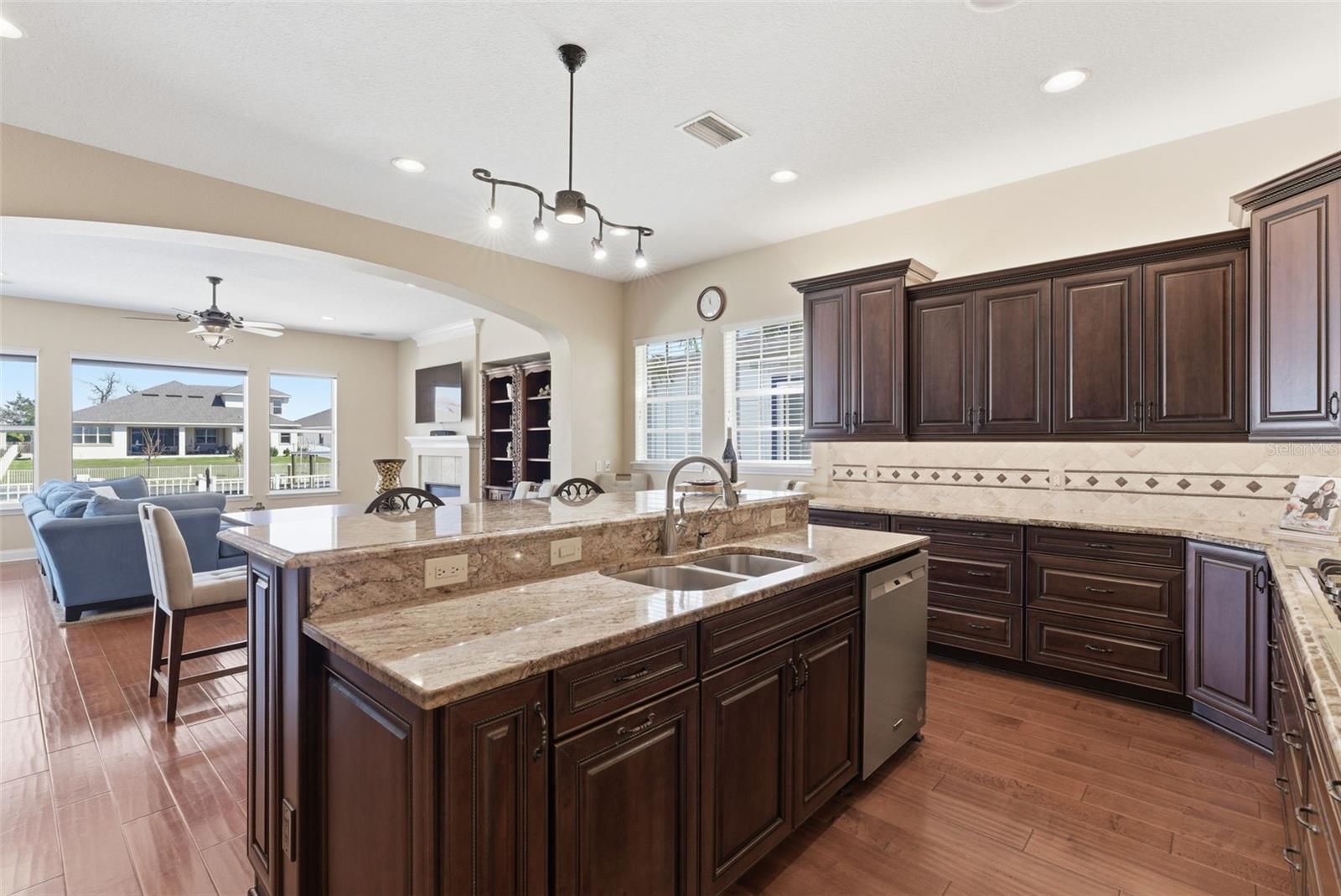 Image 33 of 92 For 715 Islebay Drive