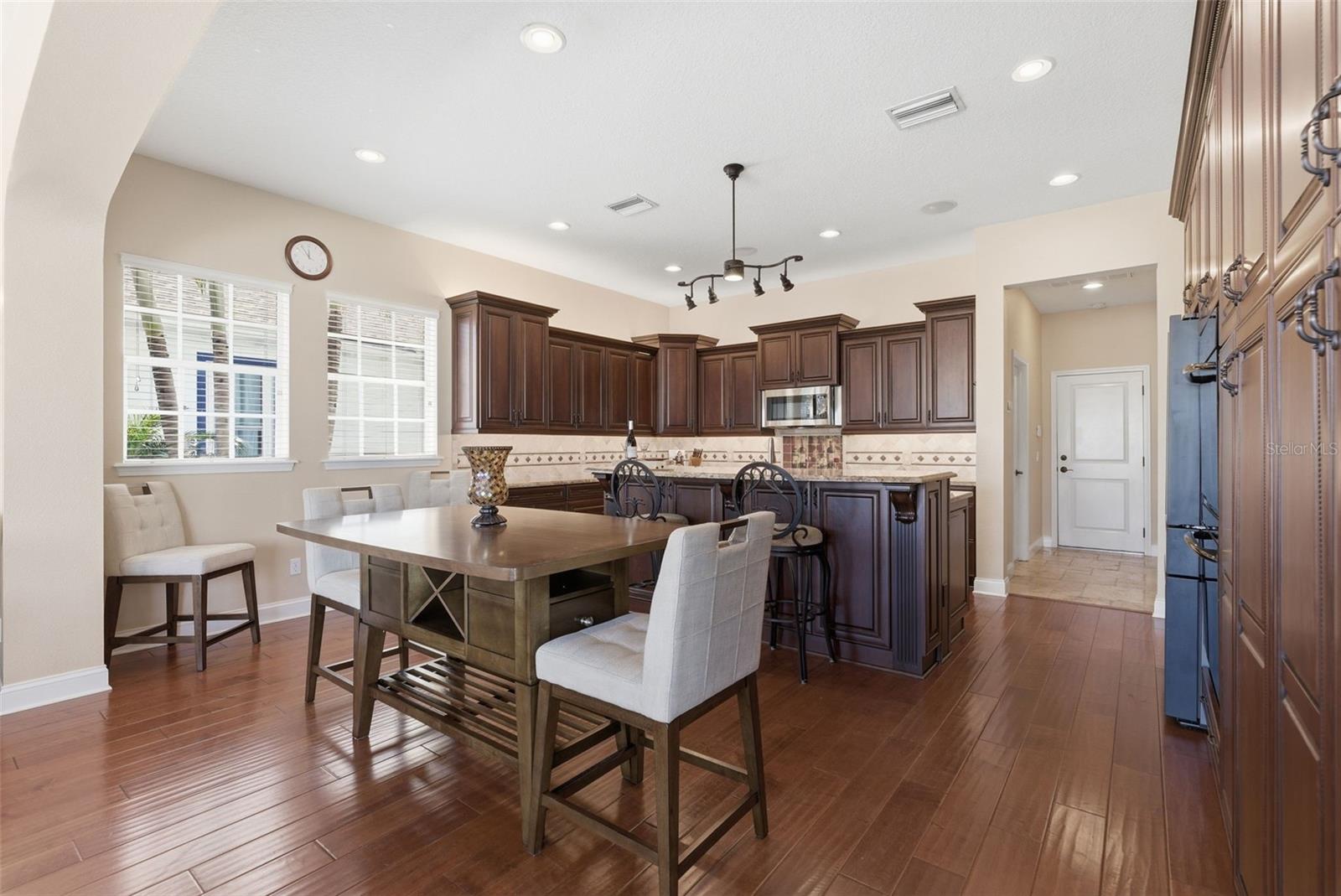 Image 35 of 92 For 715 Islebay Drive