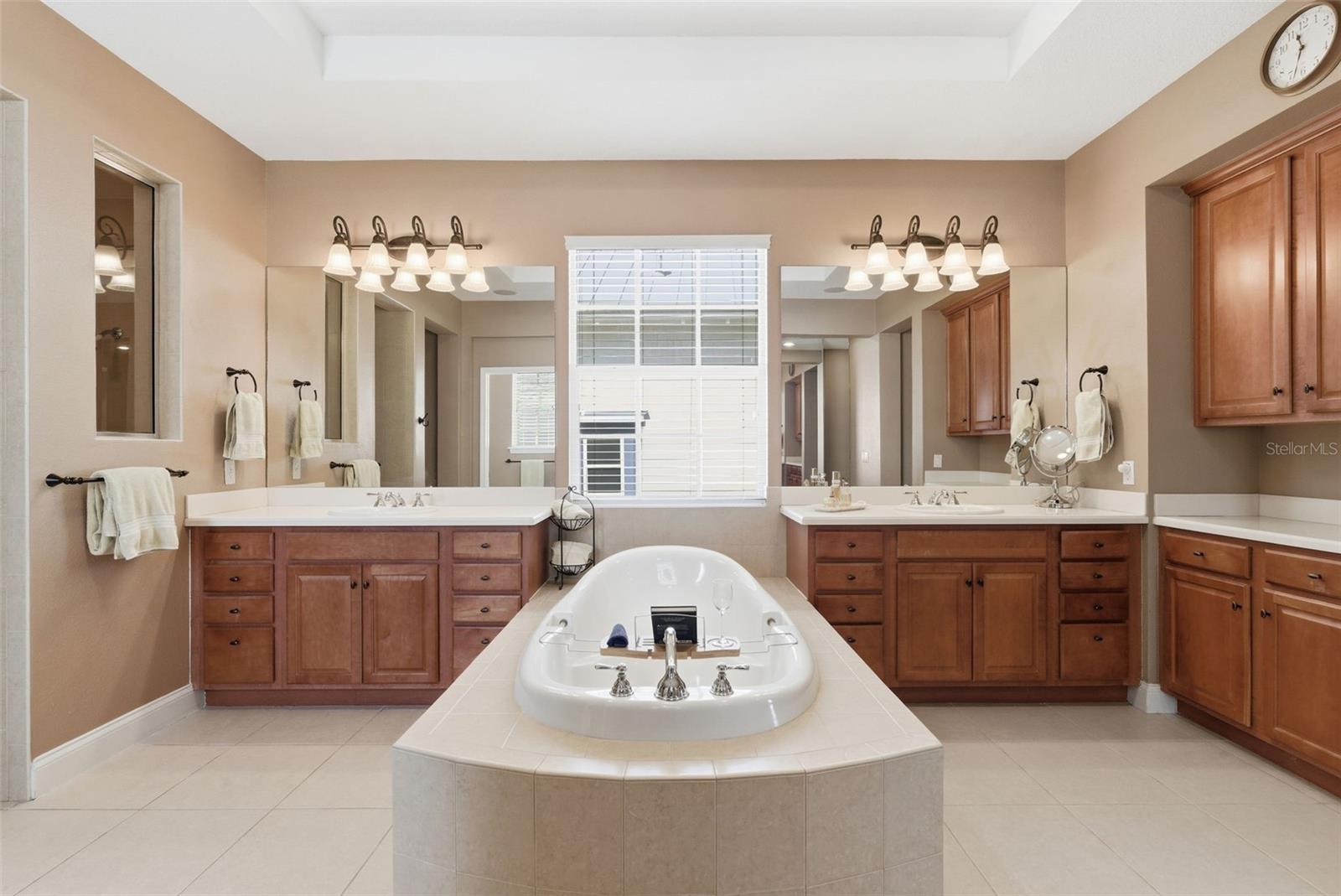 Image 43 of 92 For 715 Islebay Drive