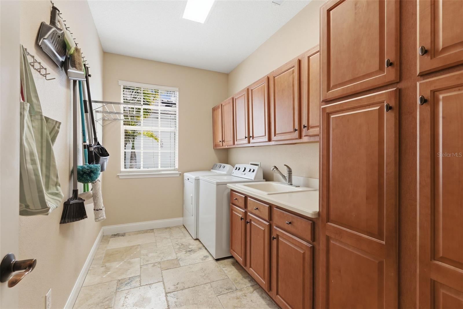 Image 61 of 92 For 715 Islebay Drive