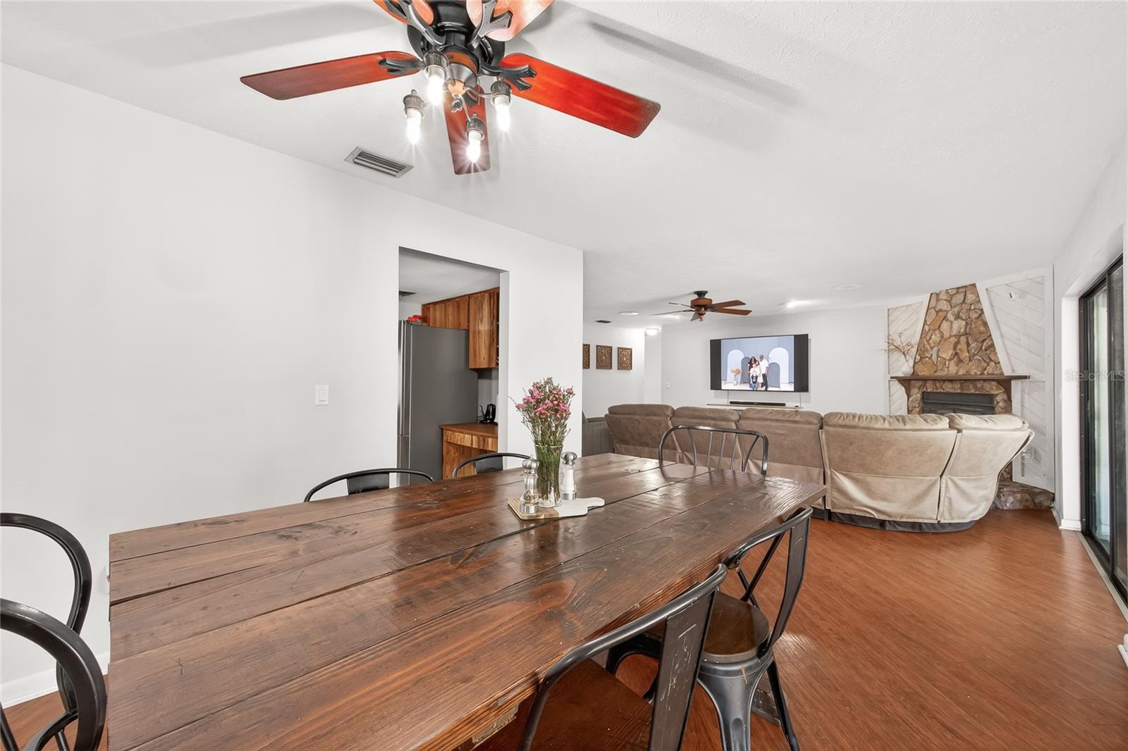 Listing photo id 10 for 18322 Swan Lake Drive