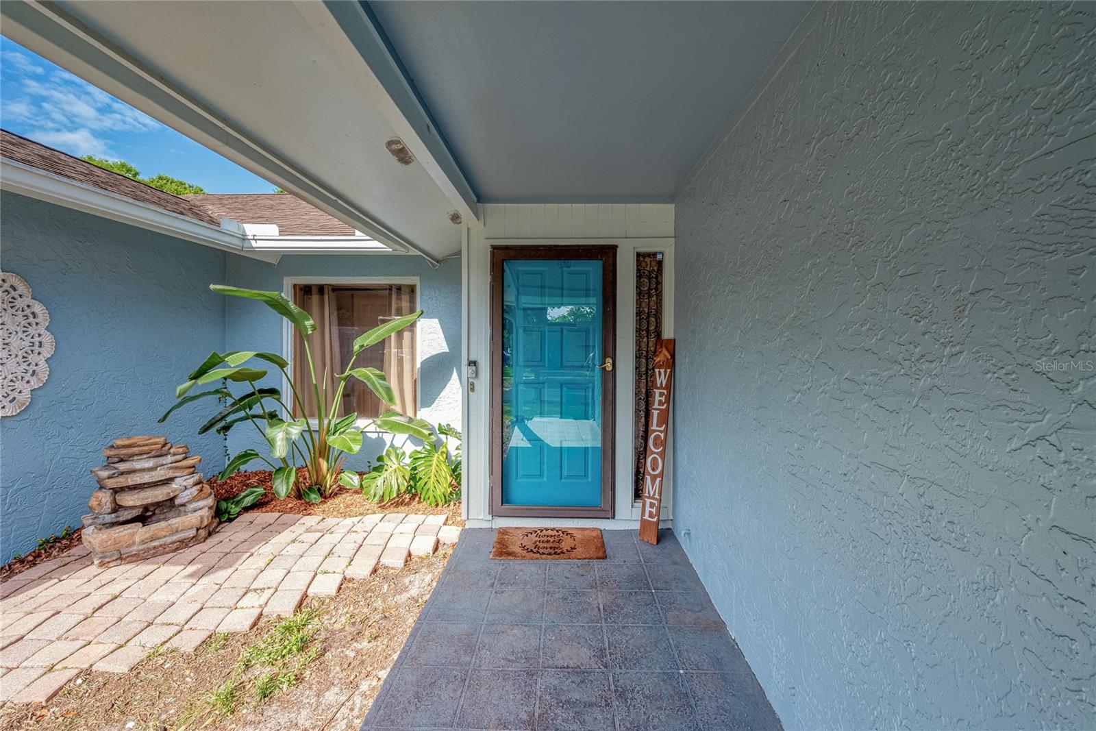 Listing photo id 0 for 18322 Swan Lake Drive