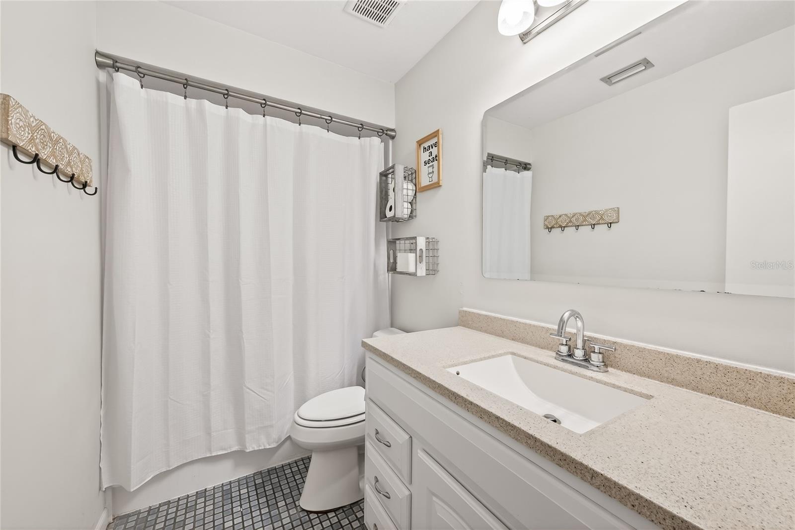 Listing photo id 18 for 18322 Swan Lake Drive