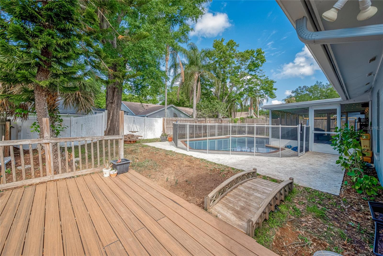 Listing photo id 23 for 18322 Swan Lake Drive