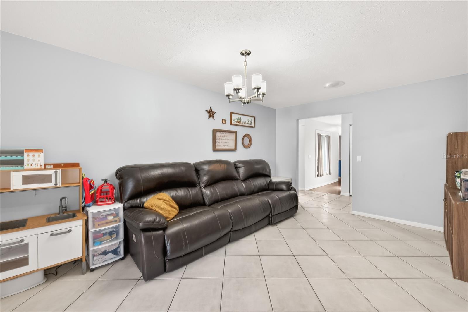 Listing photo id 3 for 18322 Swan Lake Drive
