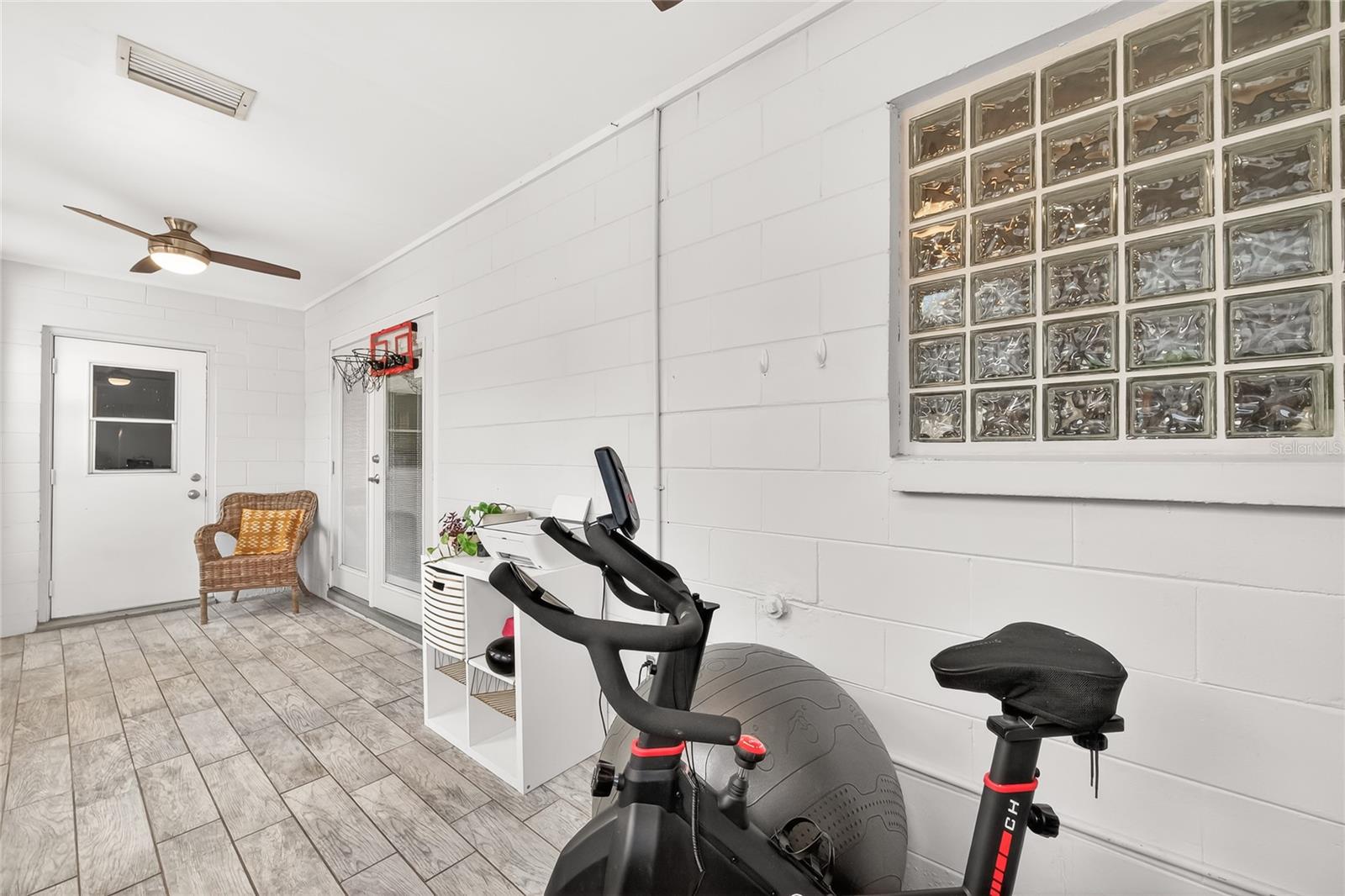 Listing photo id 4 for 18322 Swan Lake Drive